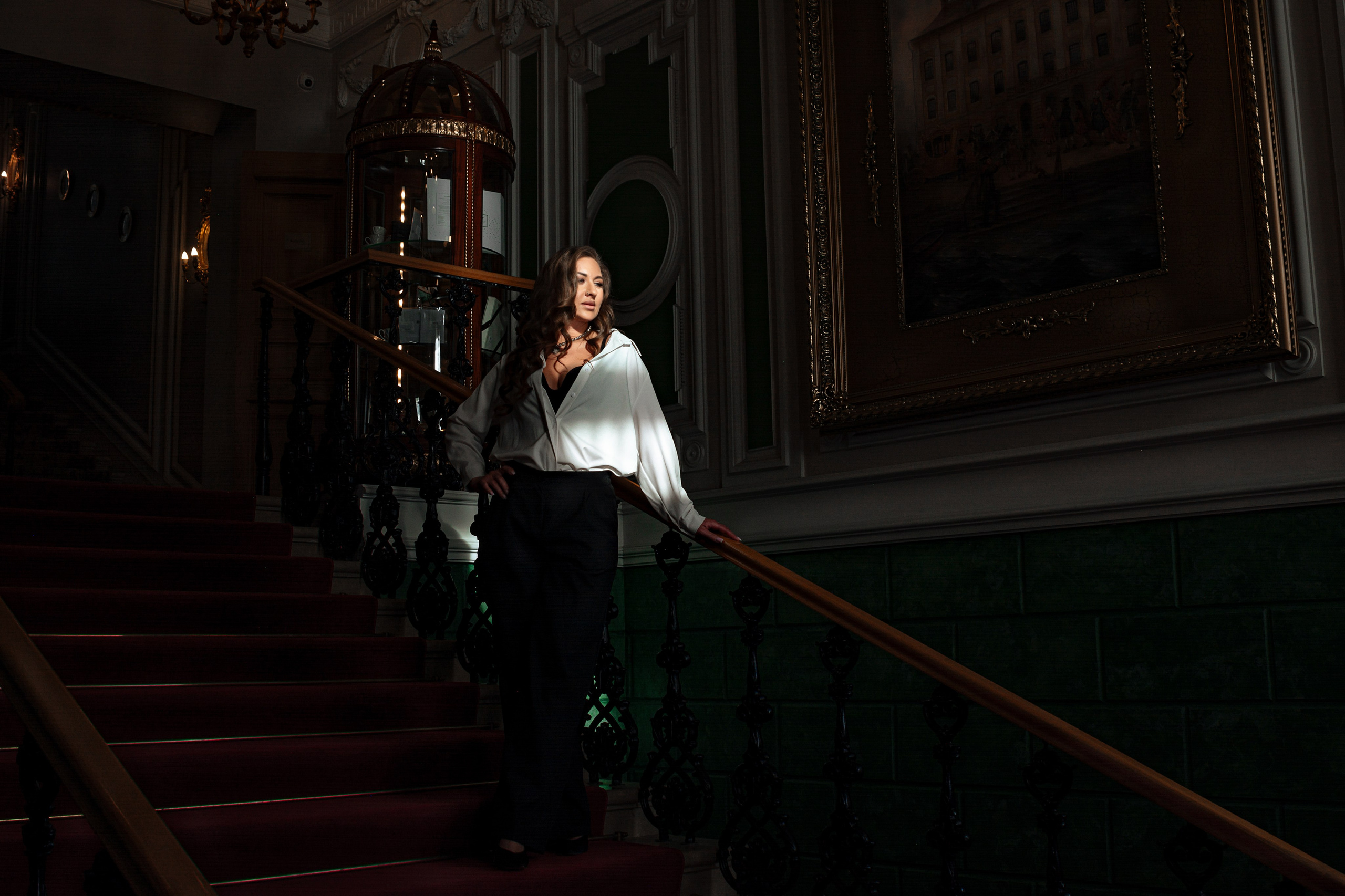 Фотосессия Миссис Бизнес СПб в отеле «Трезини». Портретный фотограф в Санкт-Петербурге Дмитриева Наталия