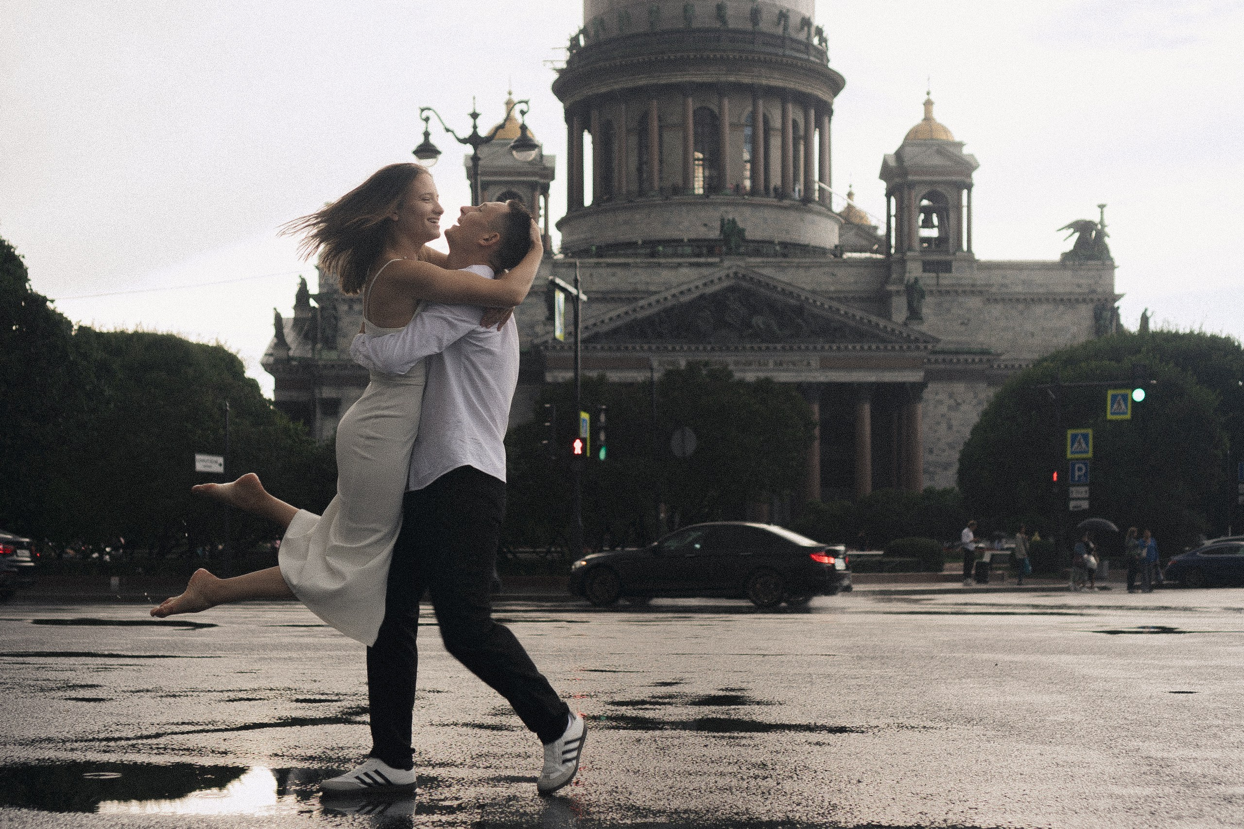 СВАДЕБНАЯ ФОТОСЕСИСИЯ В МЕТРО И ВОЗЛЕ ИСАКИЕВСКОГО СОБОРА В ДОЖДЬ. Профессиональный фотограф, Санкт-Петербург — Виктория Богомолова