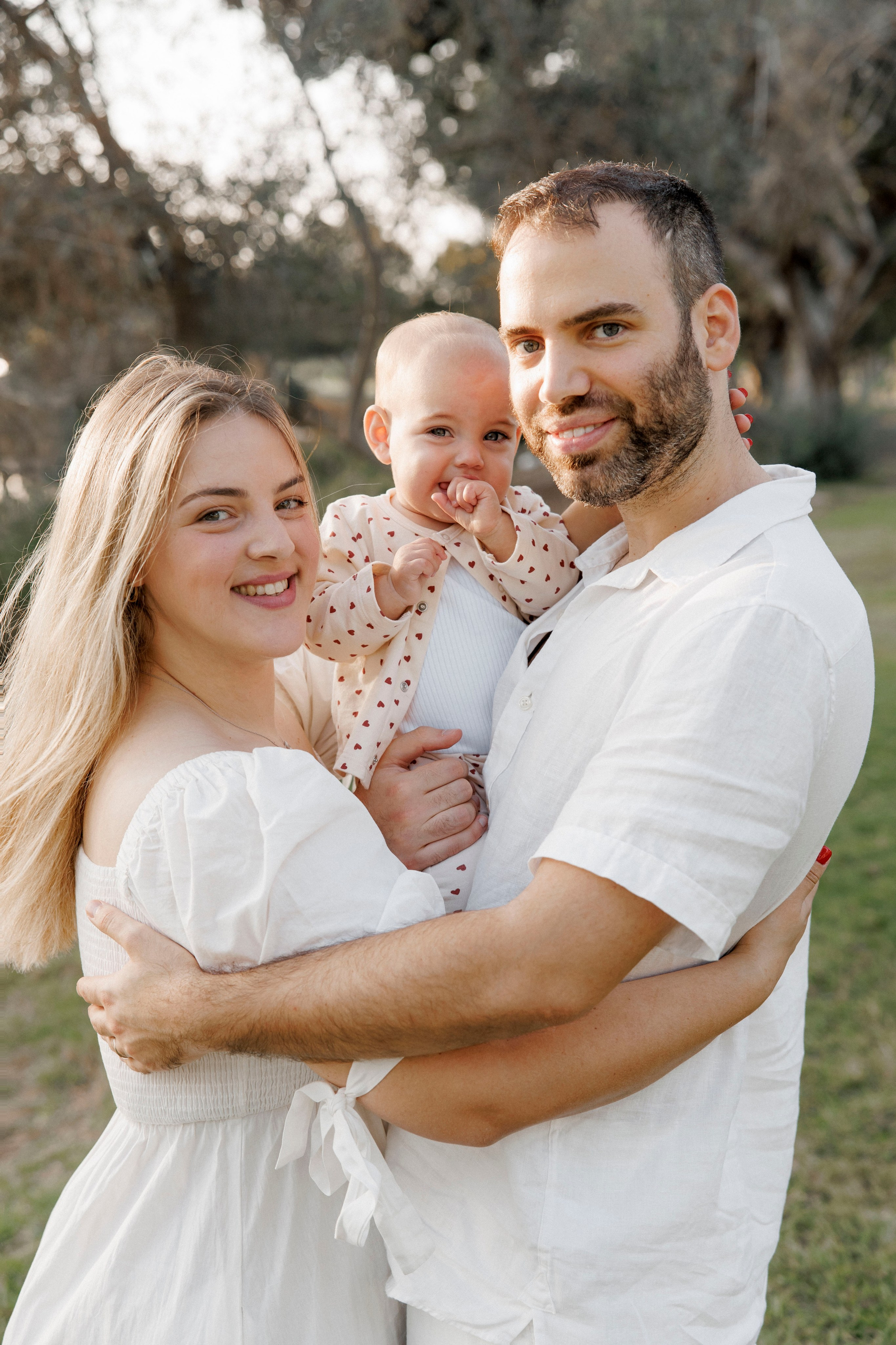 First year photoshoot inside the park (sunset). Wedding and family photographer