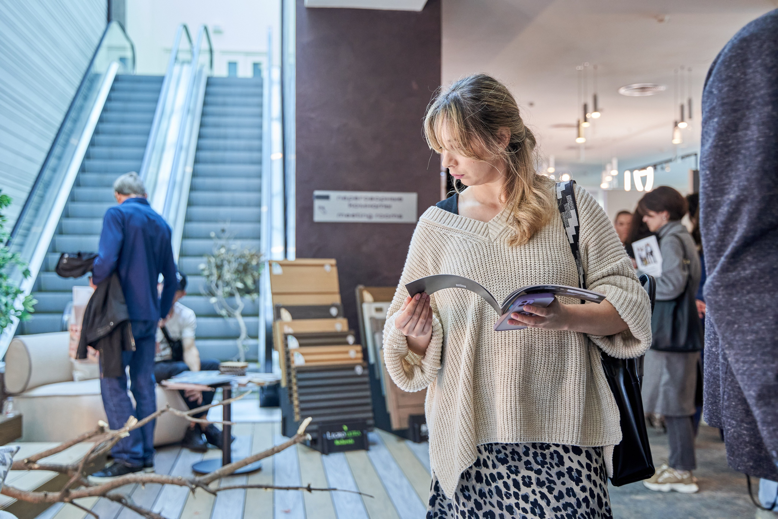 Выставка мебели MilanaHome. Фото и видео съемка в Сочи Адлере Красной поляне