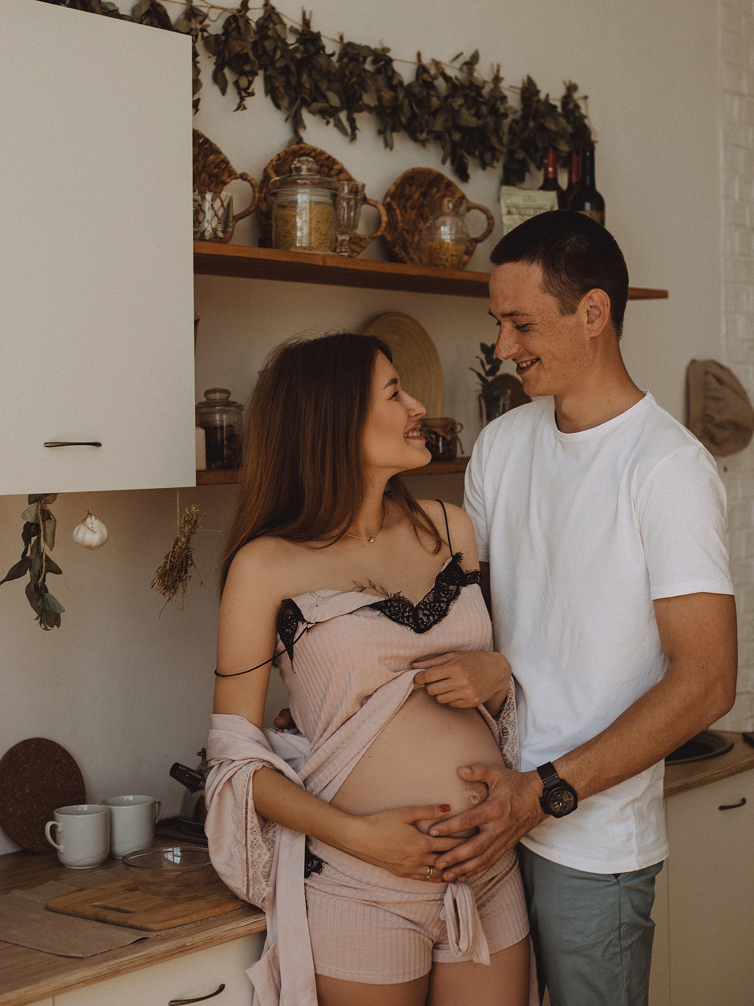 Беременность в студии Лофт Потолок. Фотограф в Краснодаре и Краснодарском крае