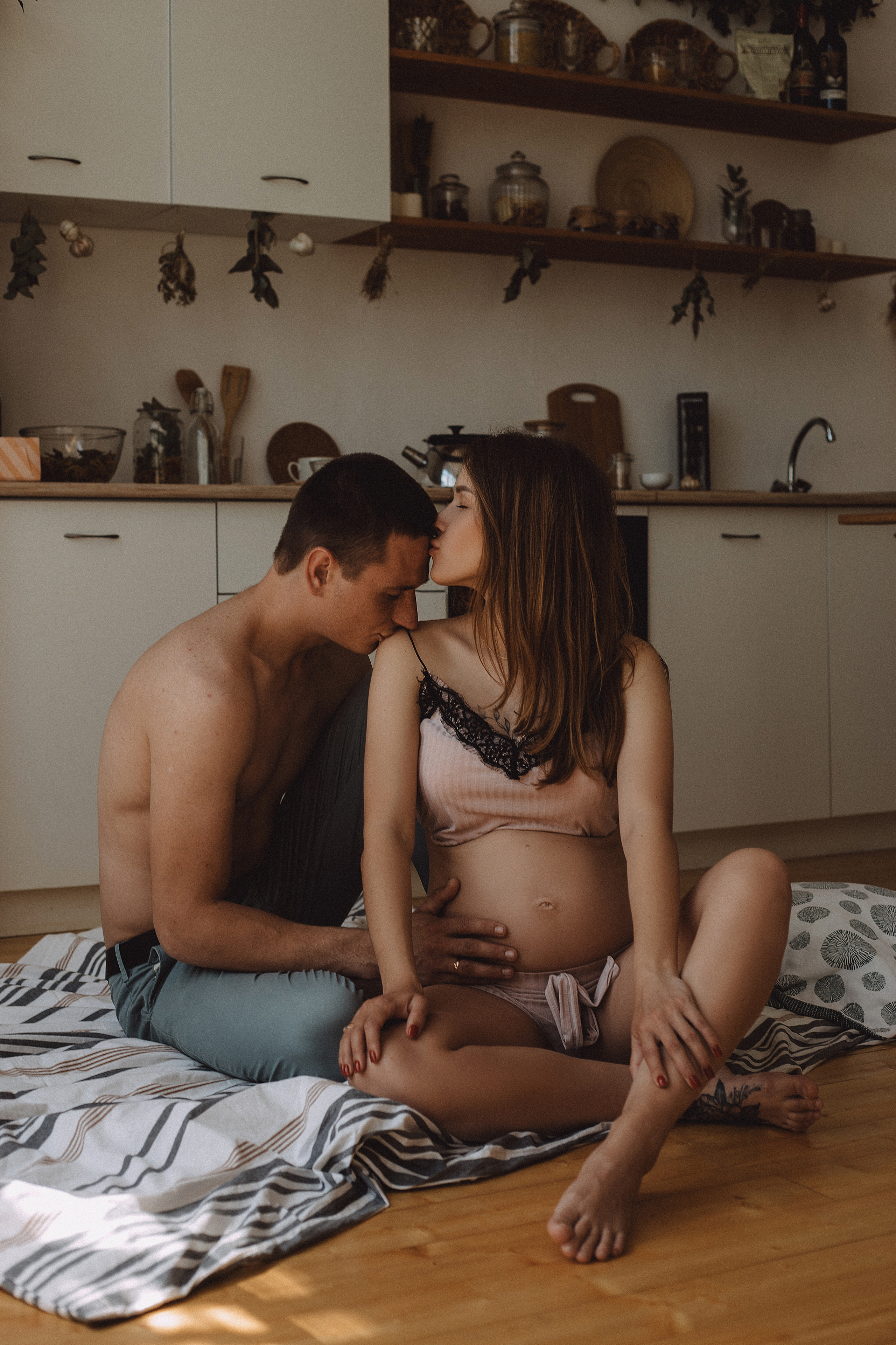 Беременность в студии Лофт Потолок. Фотограф в Краснодаре и Краснодарском крае