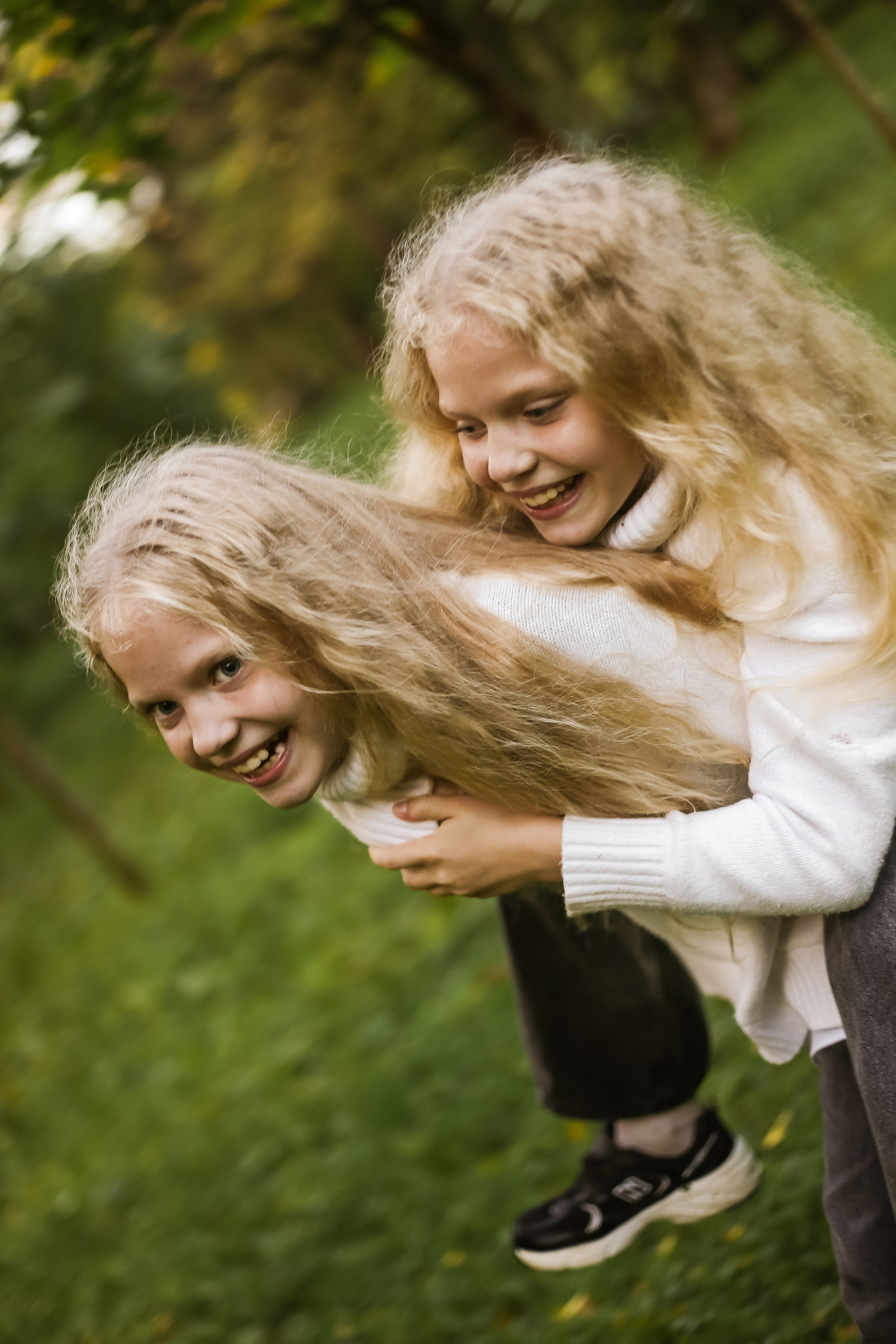 Отражаясь в сестре. Семейный и детский фотограф в Перми Ольга Кошелева