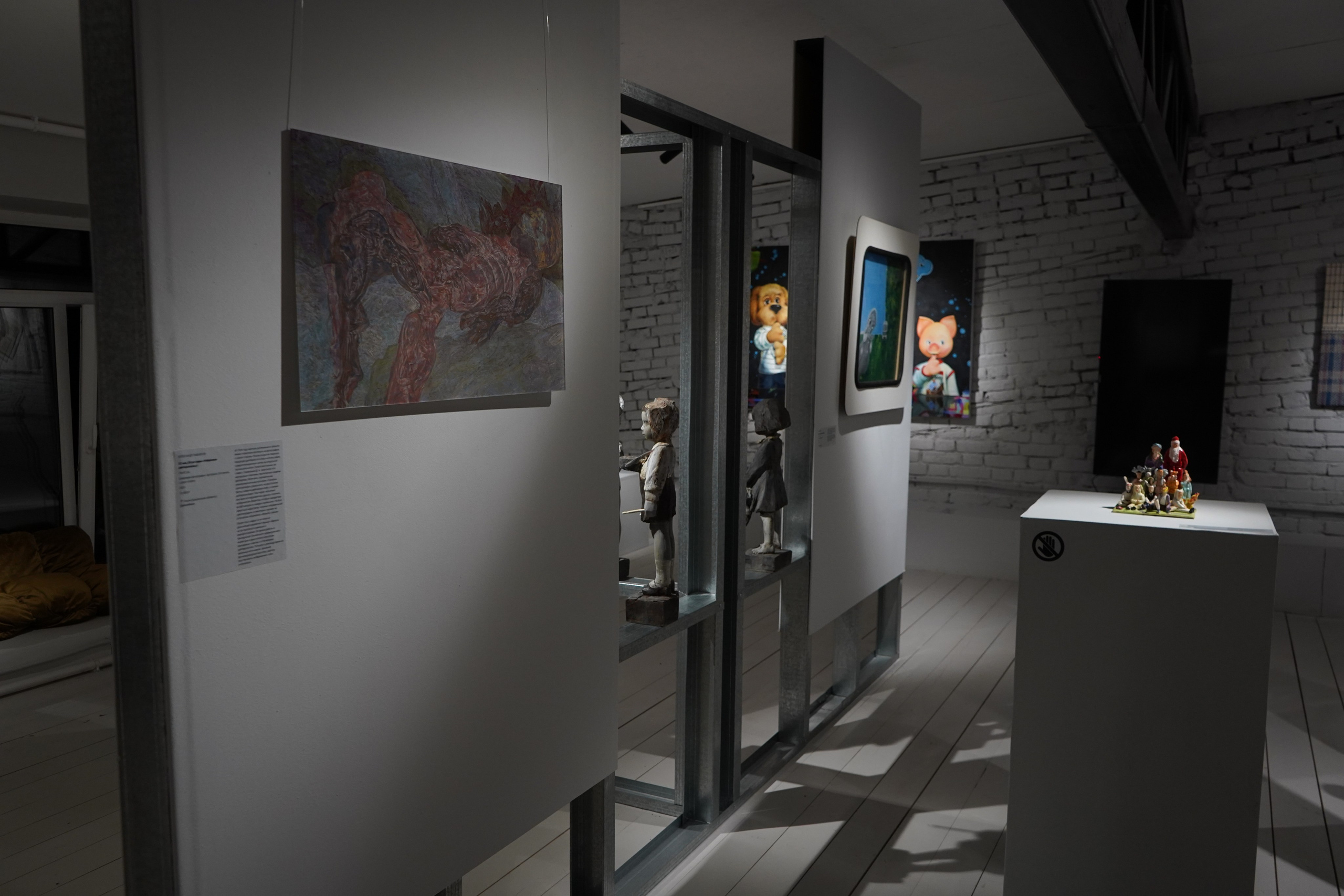 Музей ложных воспоминаний, SPACE13 Gallery, Самара, 16 февраля-16 марта 2025, фото SPACE13 Gallery. Фотография слева