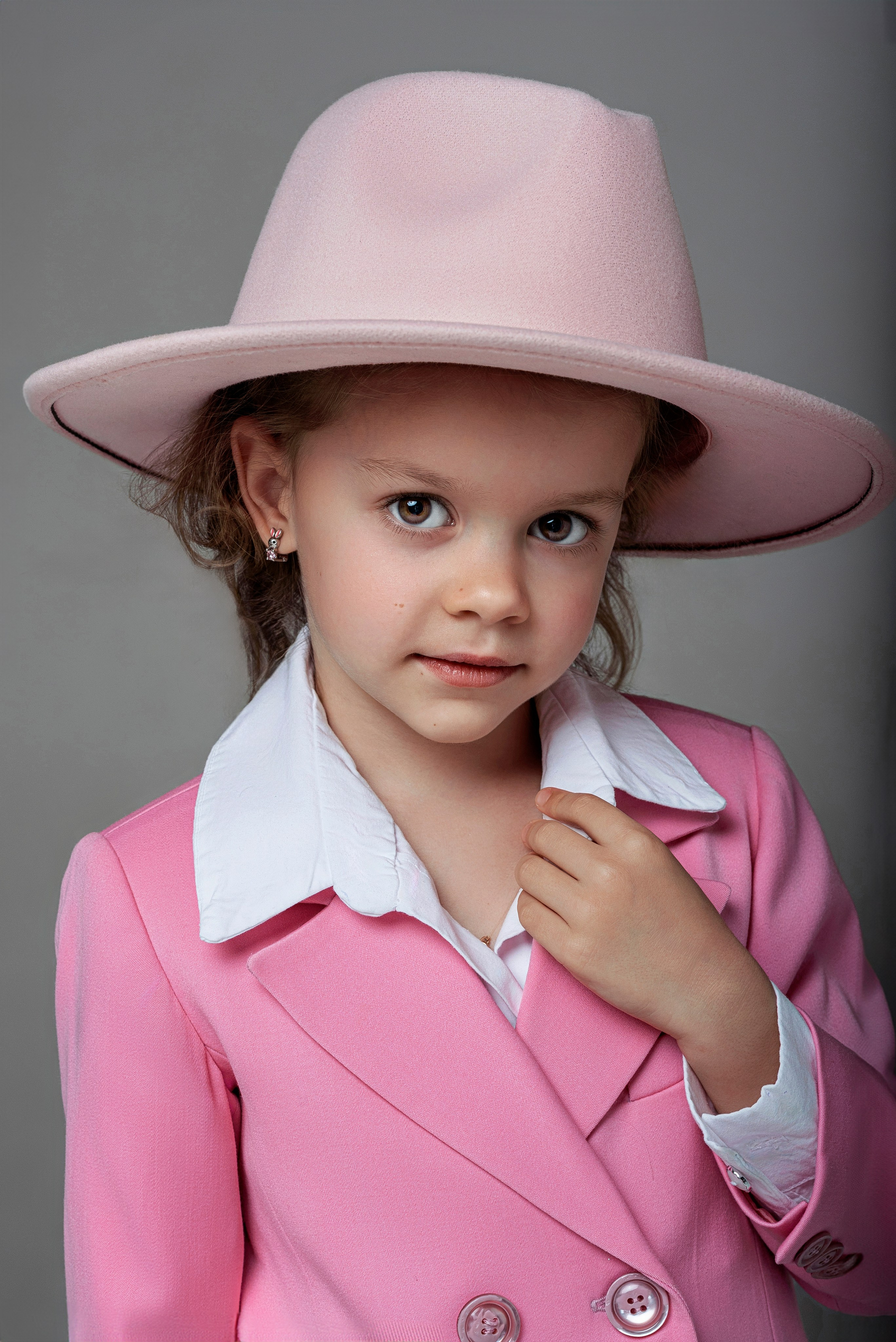 Детская фотосессия сестёр в Сочи. Детский студийный фотограф Сочи