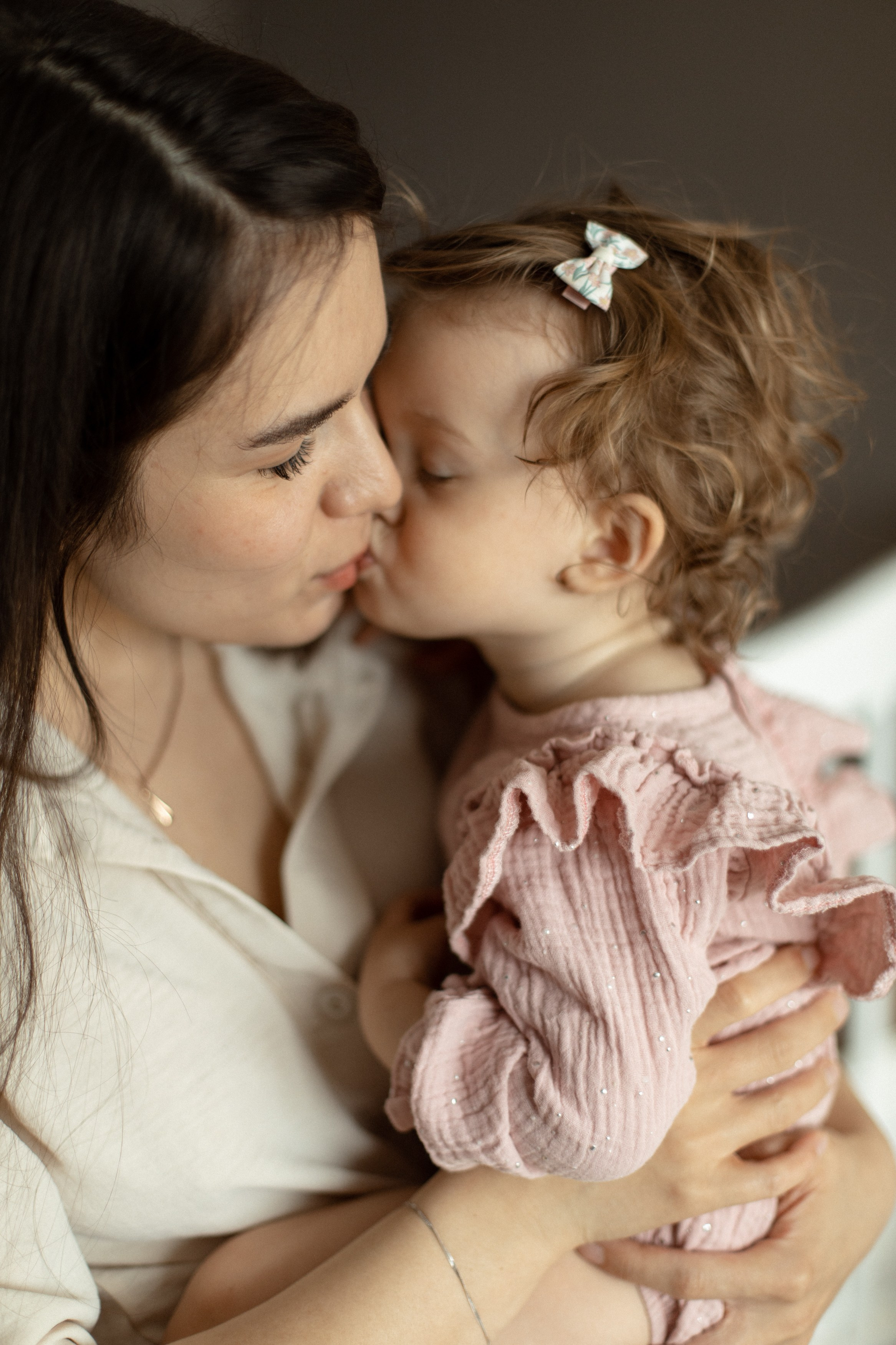 Домашняя фотосессия мама и дочка. Семейный фотограф Челябинск