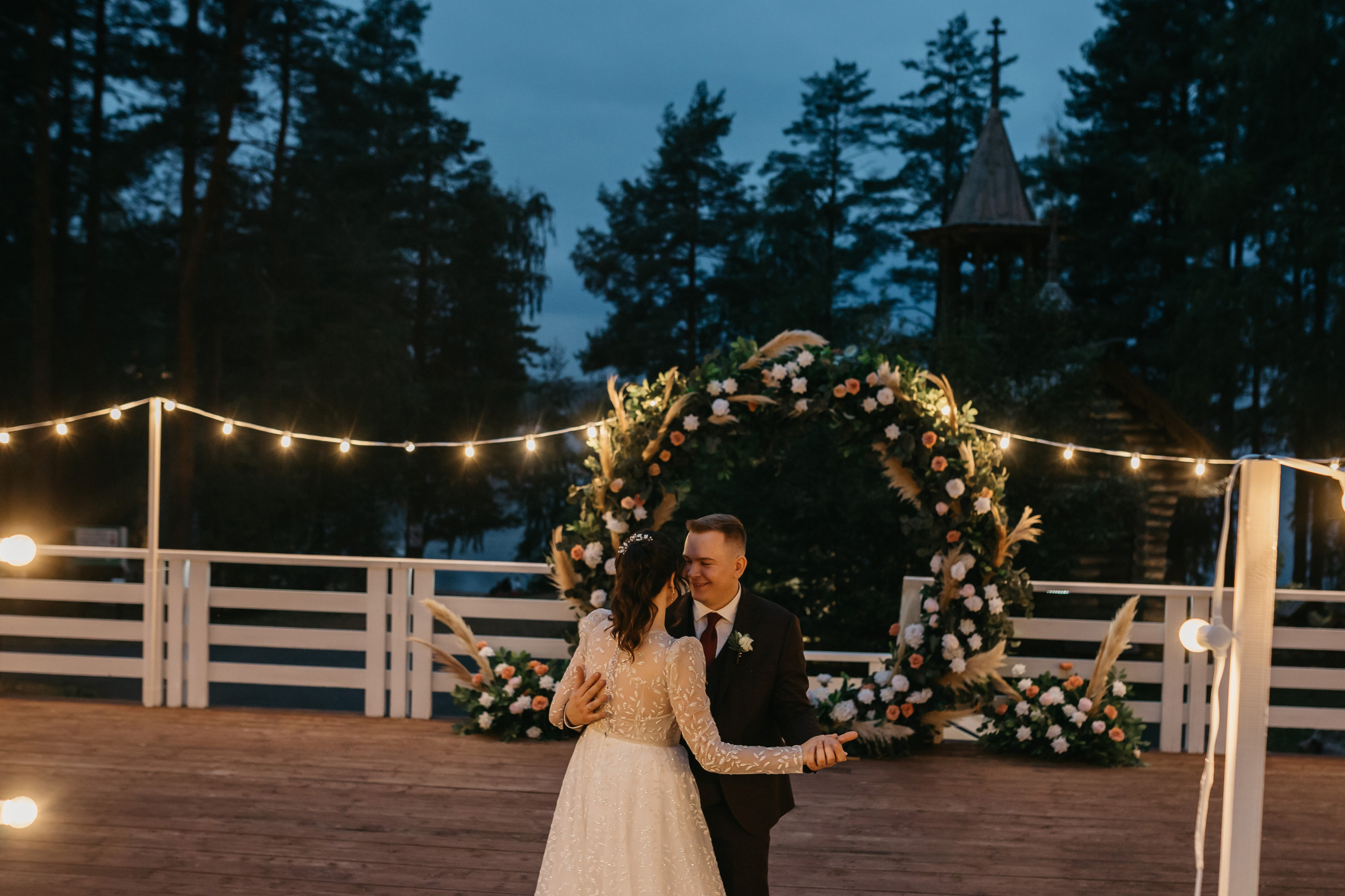Свадебная фотосессия на природе. Свадебный фотограф в Санкт-Петербурге Игорь Бабенко