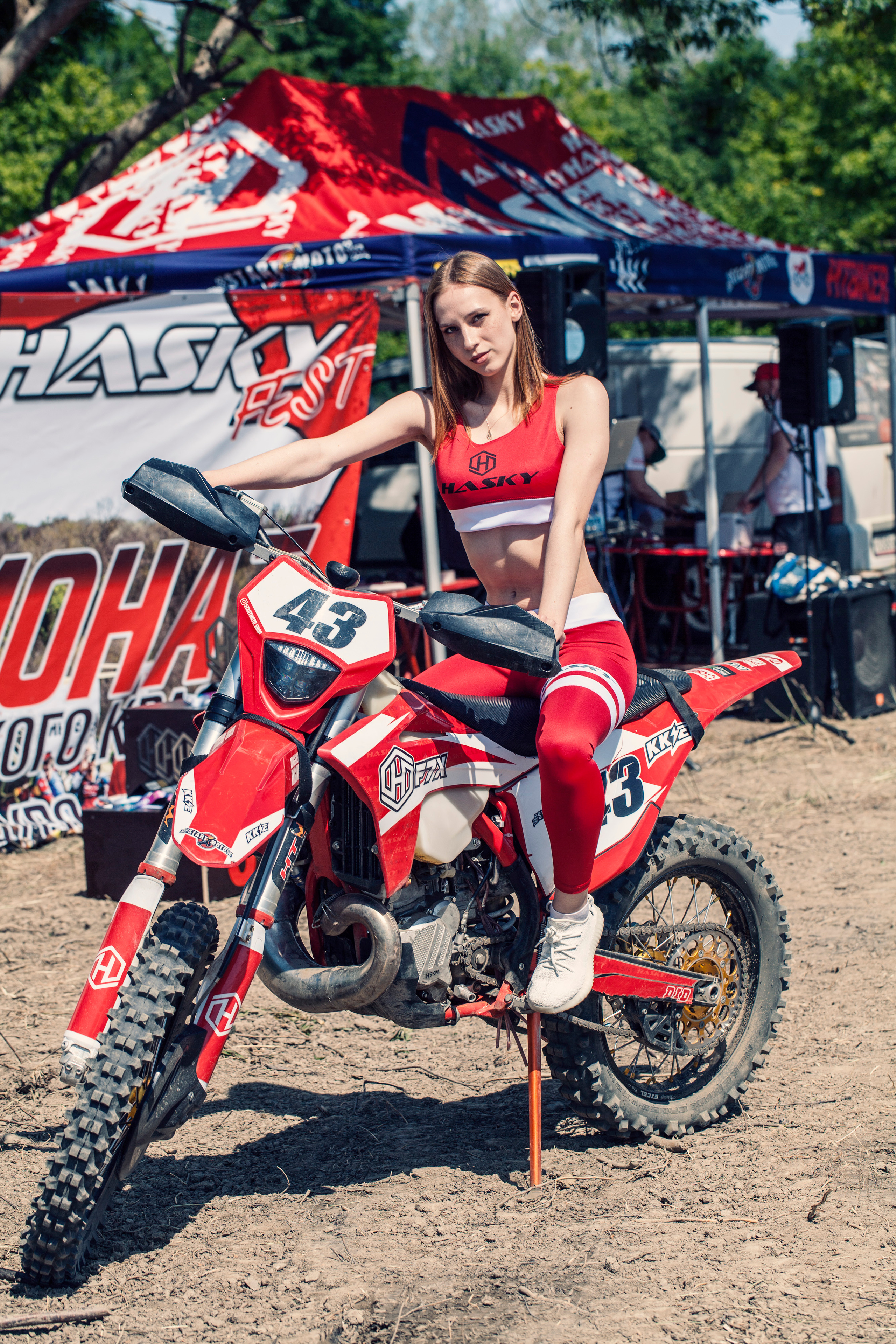 Хаски Фест май 2022. Ручка Алена — ботанический художник, дизайнер, фотограф