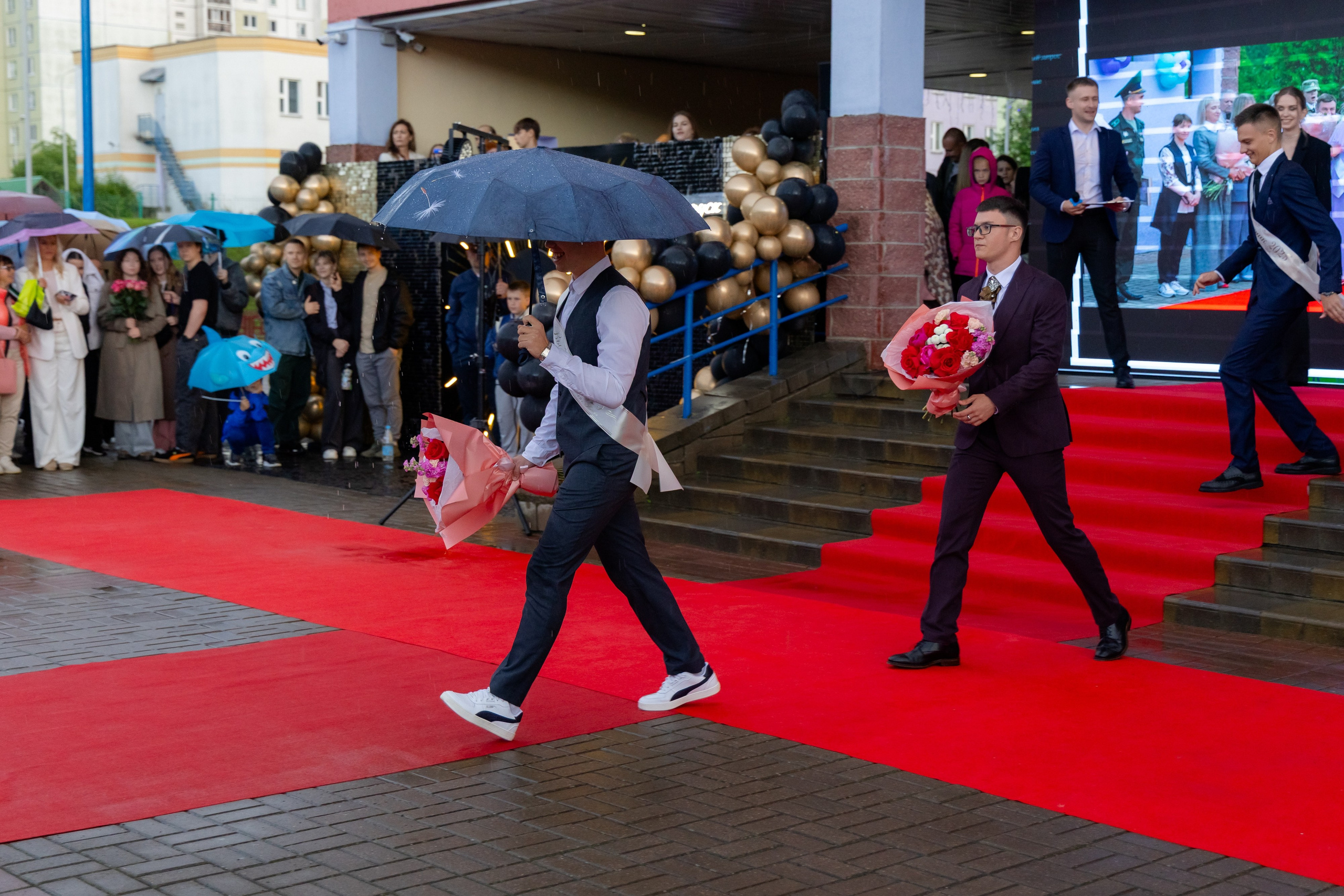 Школьный выпускной 2025 год в Минске, Беларуси. Свадебный фотограф в Минске/Беларуси Сергей Спиридонов