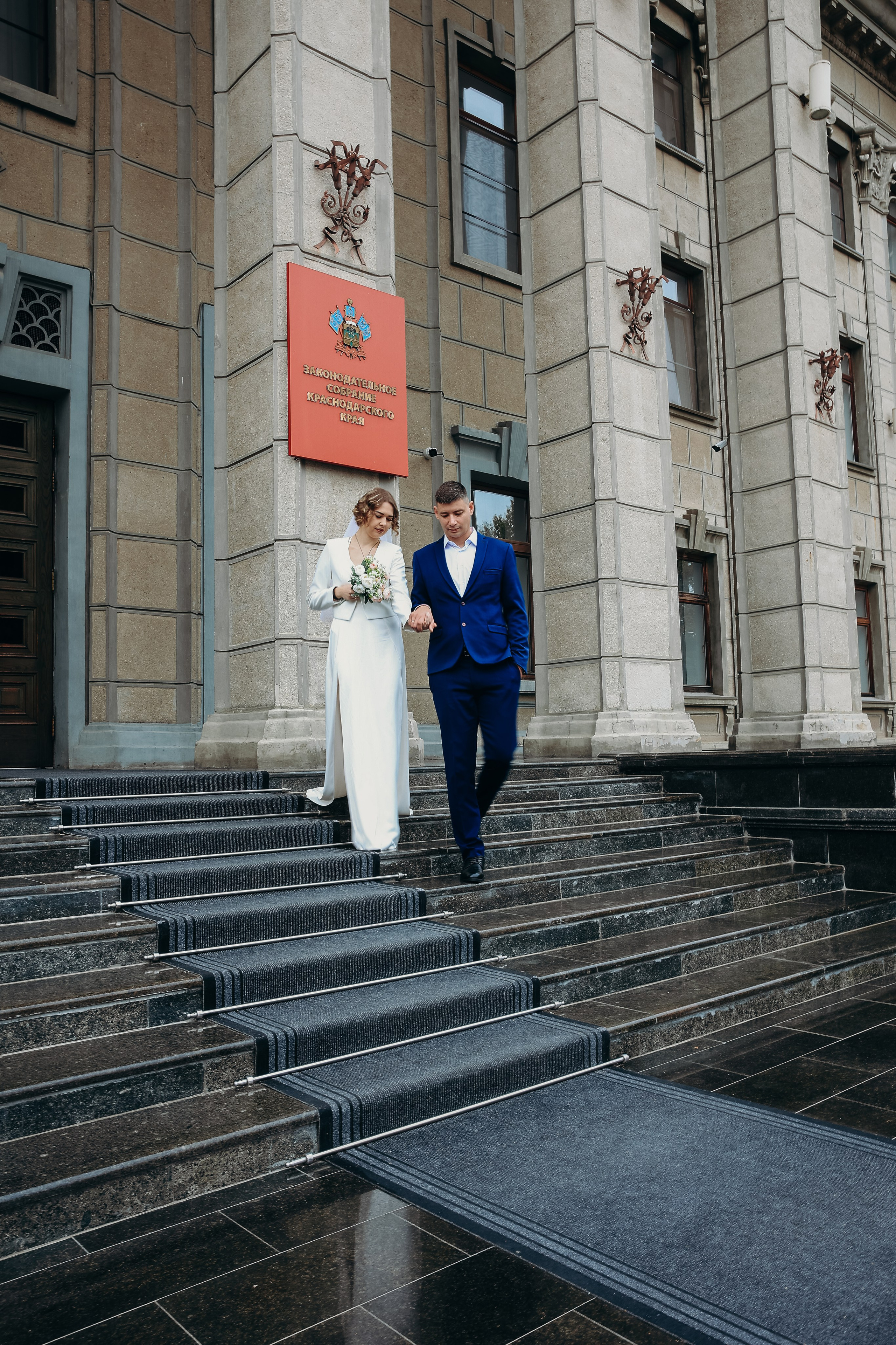 Свадебная прогулка в Екатерининском сквере 25.10.2024. Свадебный и семейный фотограф Виолетта Сидельникова. Краснодар, Россия, Беларусь, Европа