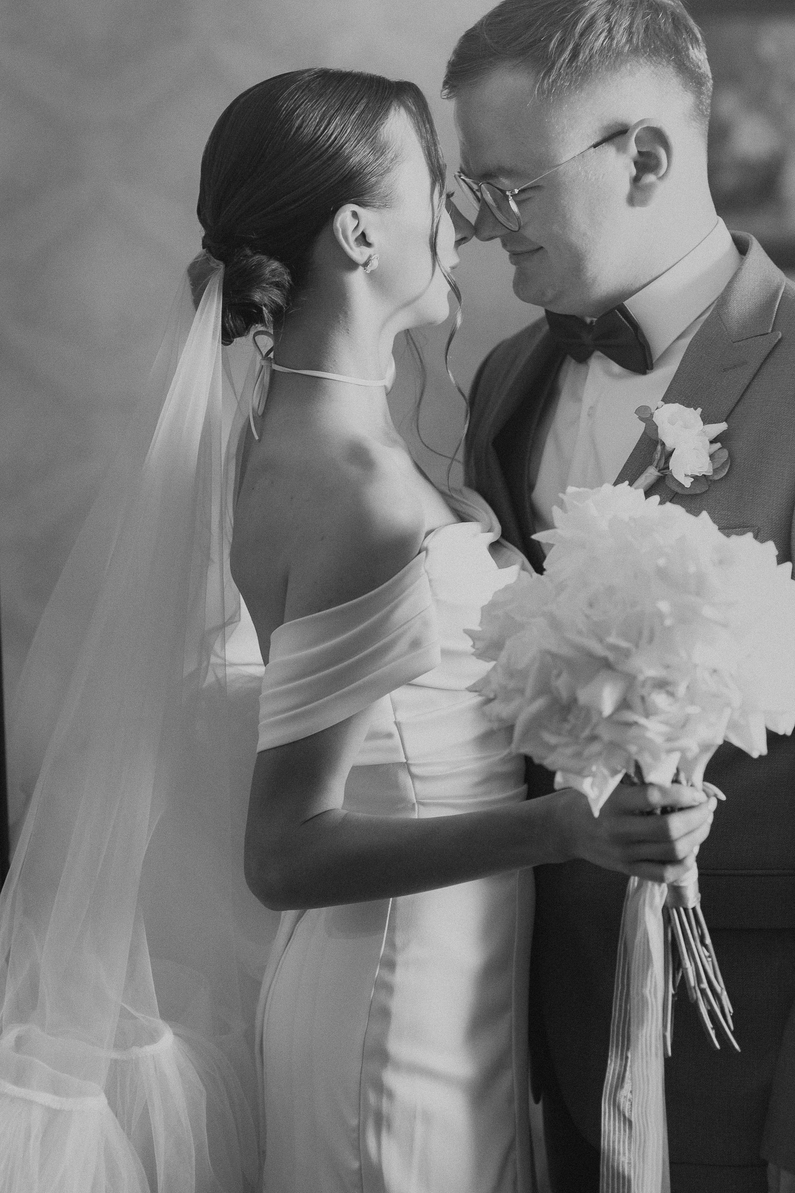 Свадебная осенняя фотосессия Ивана и Лидии в городе. Свадебный и репортажный фотограф в Ярославле и Санкт-Петербурге Роман Микрюков