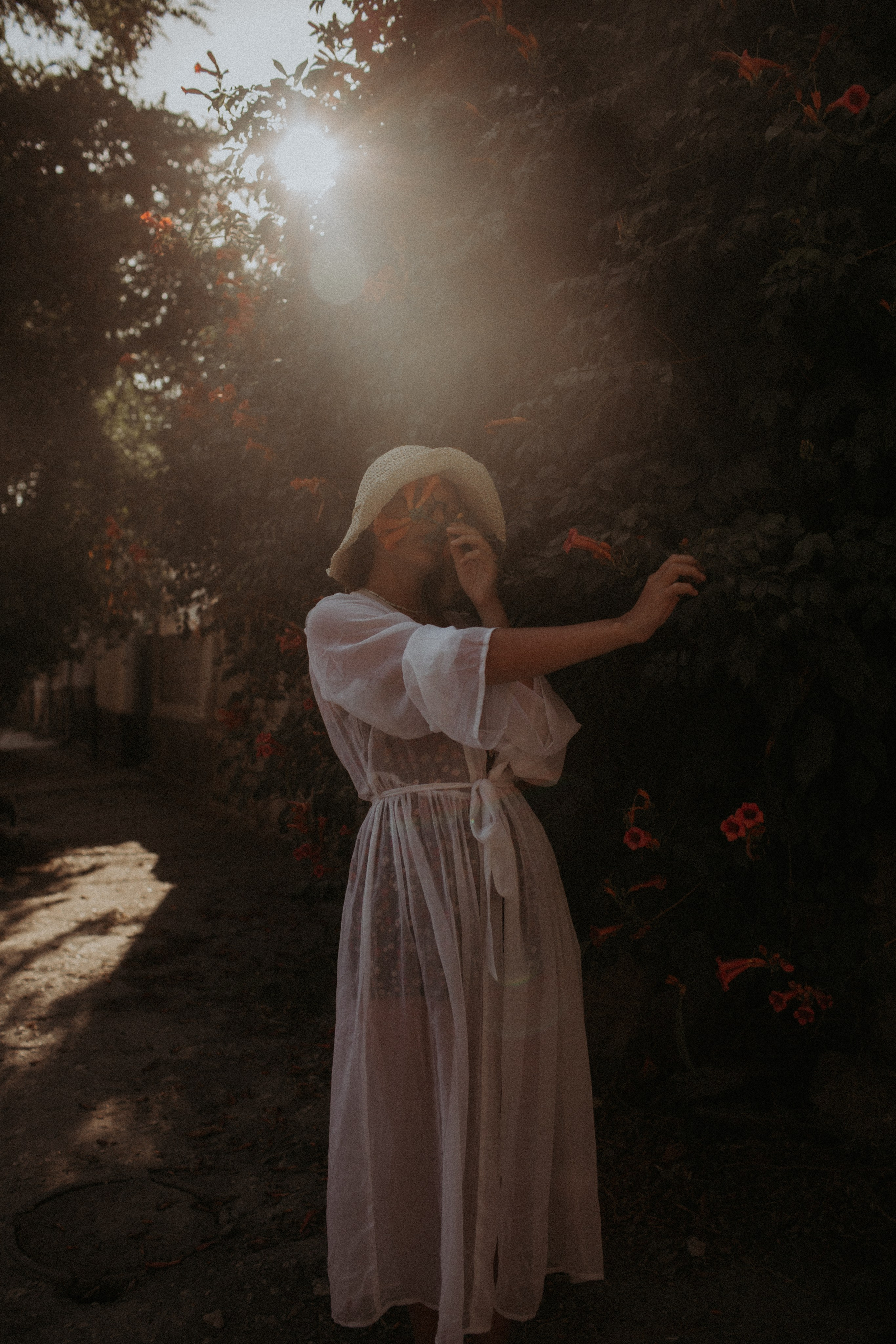 Фотосессия девушки в цветах летом. Свадебный и репортажный фотограф в Ярославле и Санкт-Петербурге Роман Микрюков