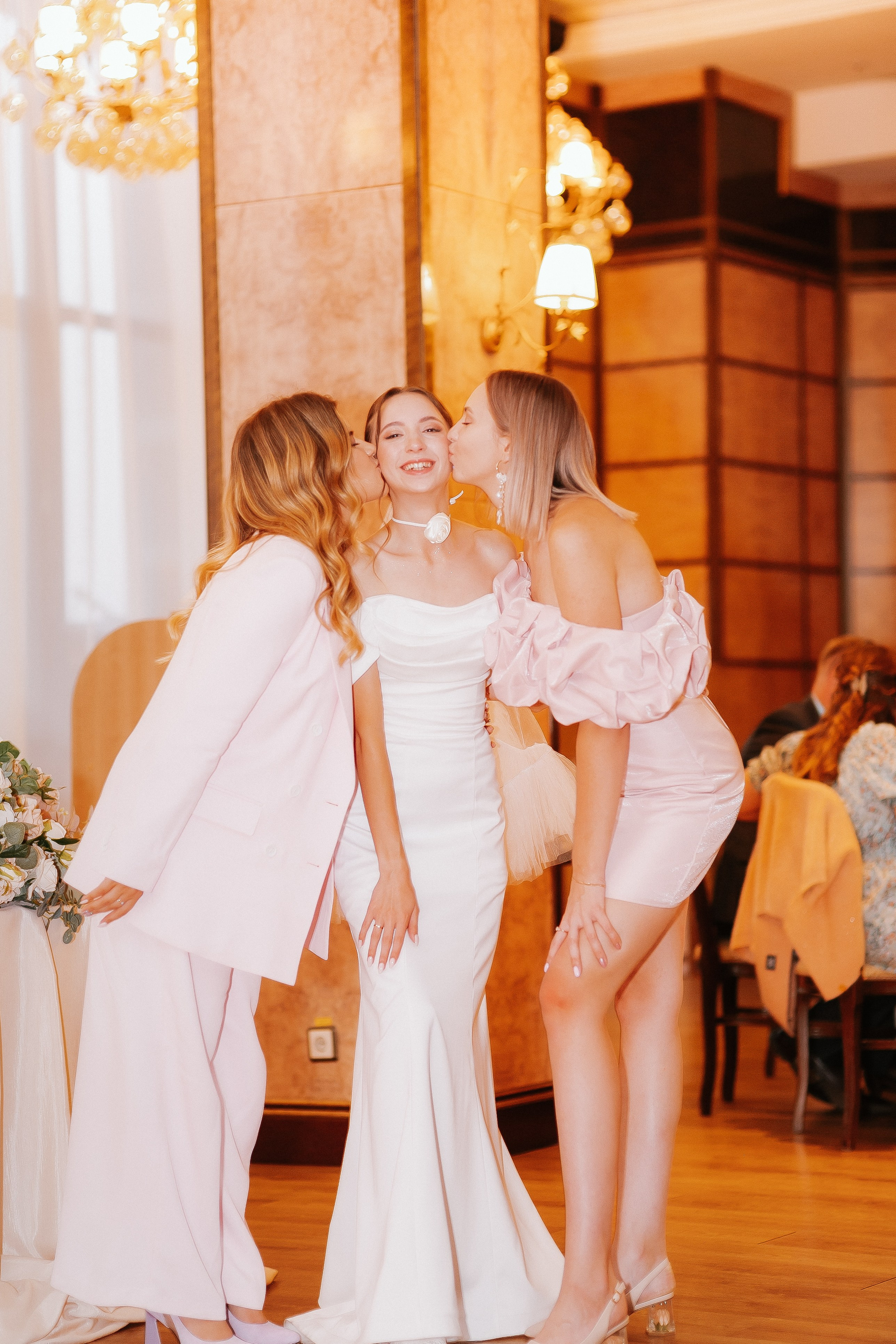 Свадебная осенняя фотосессия Ивана и Лидии в городе. Свадебный и репортажный фотограф в Ярославле и Санкт-Петербурге Роман Микрюков