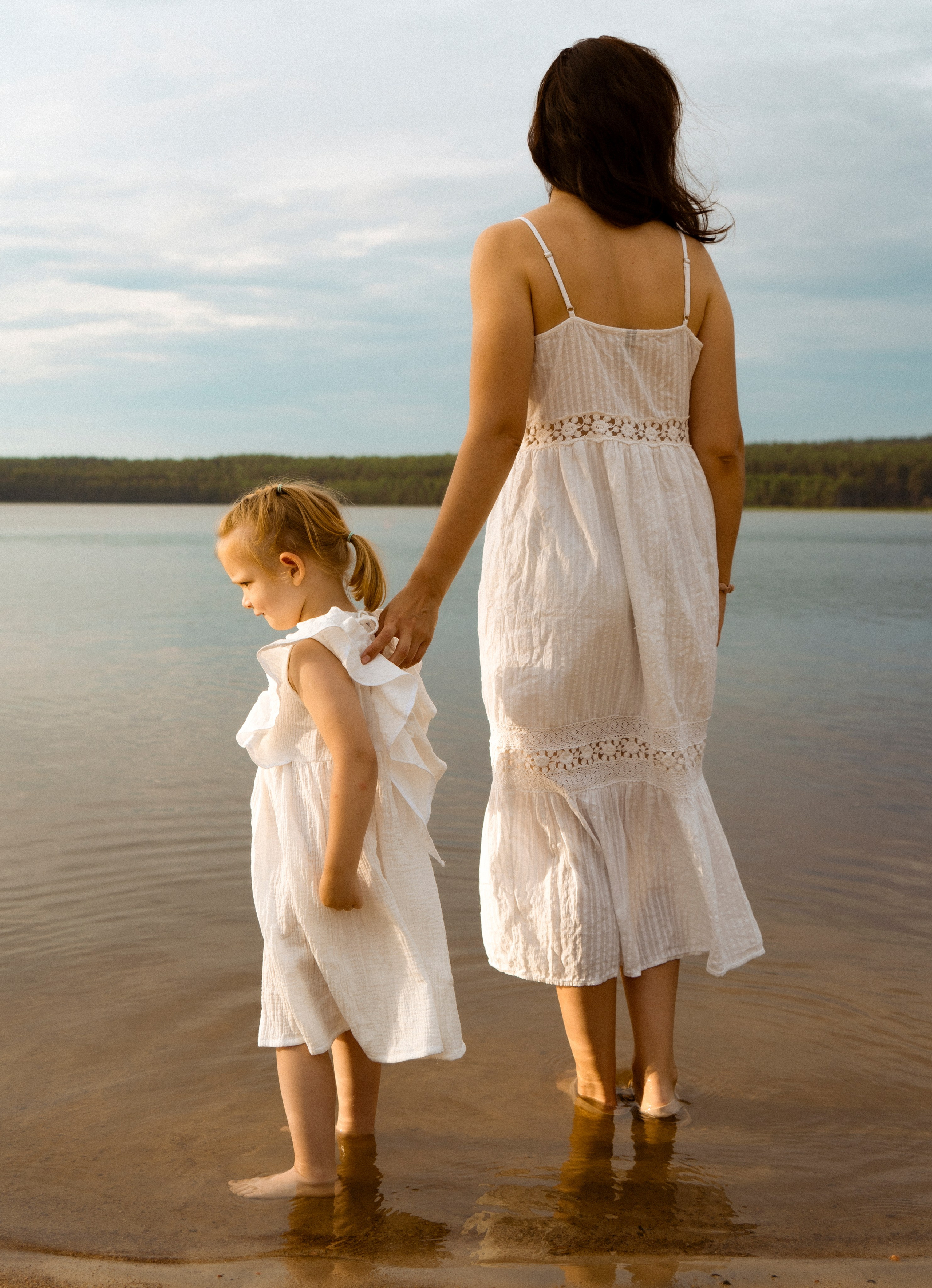 Семейная фотосессия для мамы с дочкой в Санкт-Петербурге на озере. Светлана Гопанюк. Портретный фотограф. Санкт-Петербург. СПб
