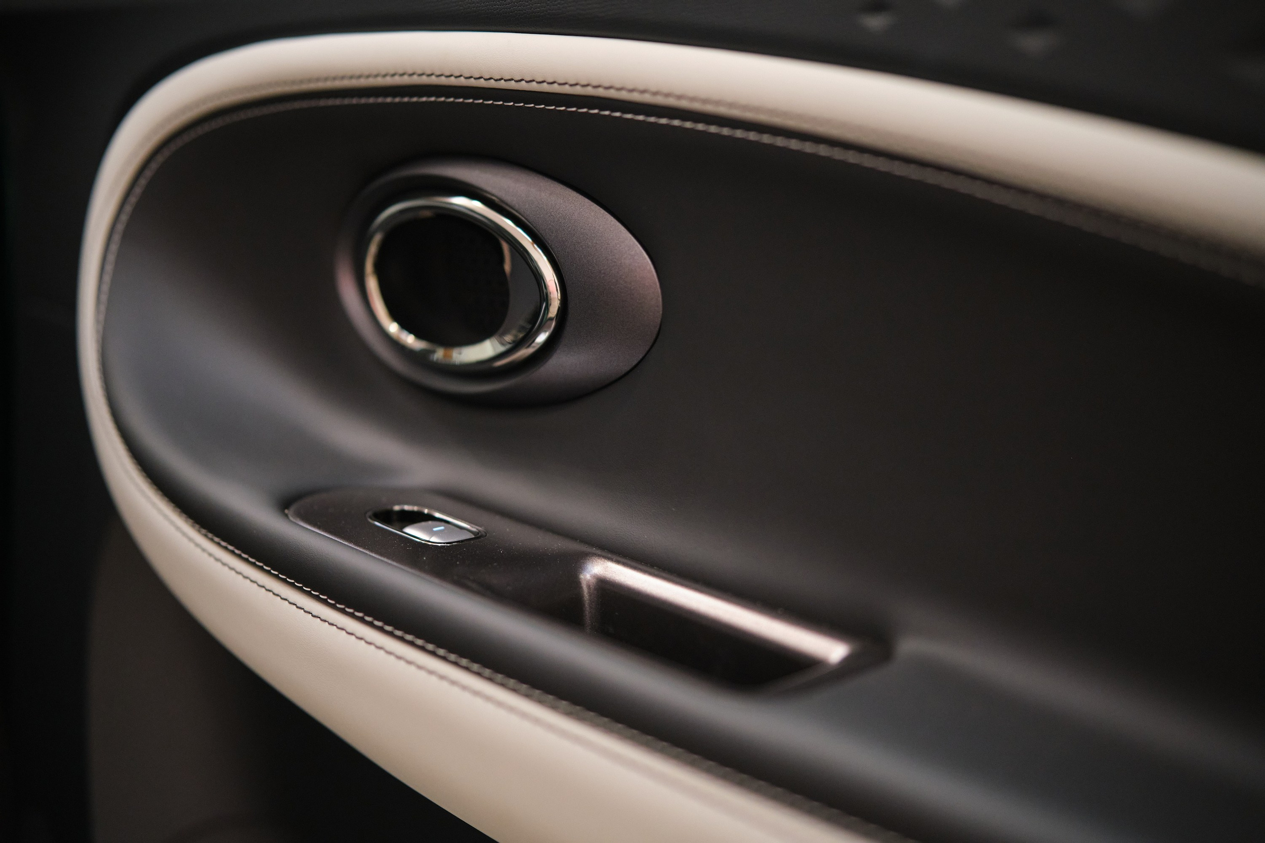 Презентация электромобиля JAC E30X в IBB Hotel. Репортажный фотограф Дмитрий Литвинский. Минск, Беларусь, мир