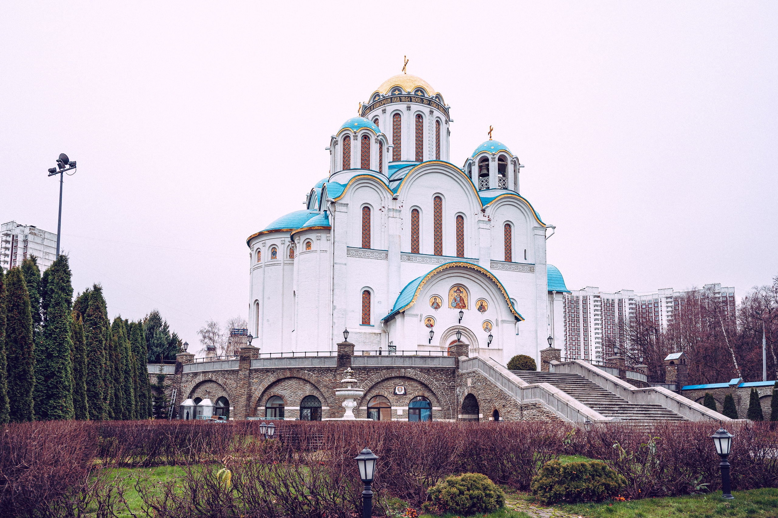 Венчание Ильи и Евгении в Храме Покрова Пресвятой Богородицы в Ясенево. Семейный фотограф Руслан Каримов Одинцово Москва