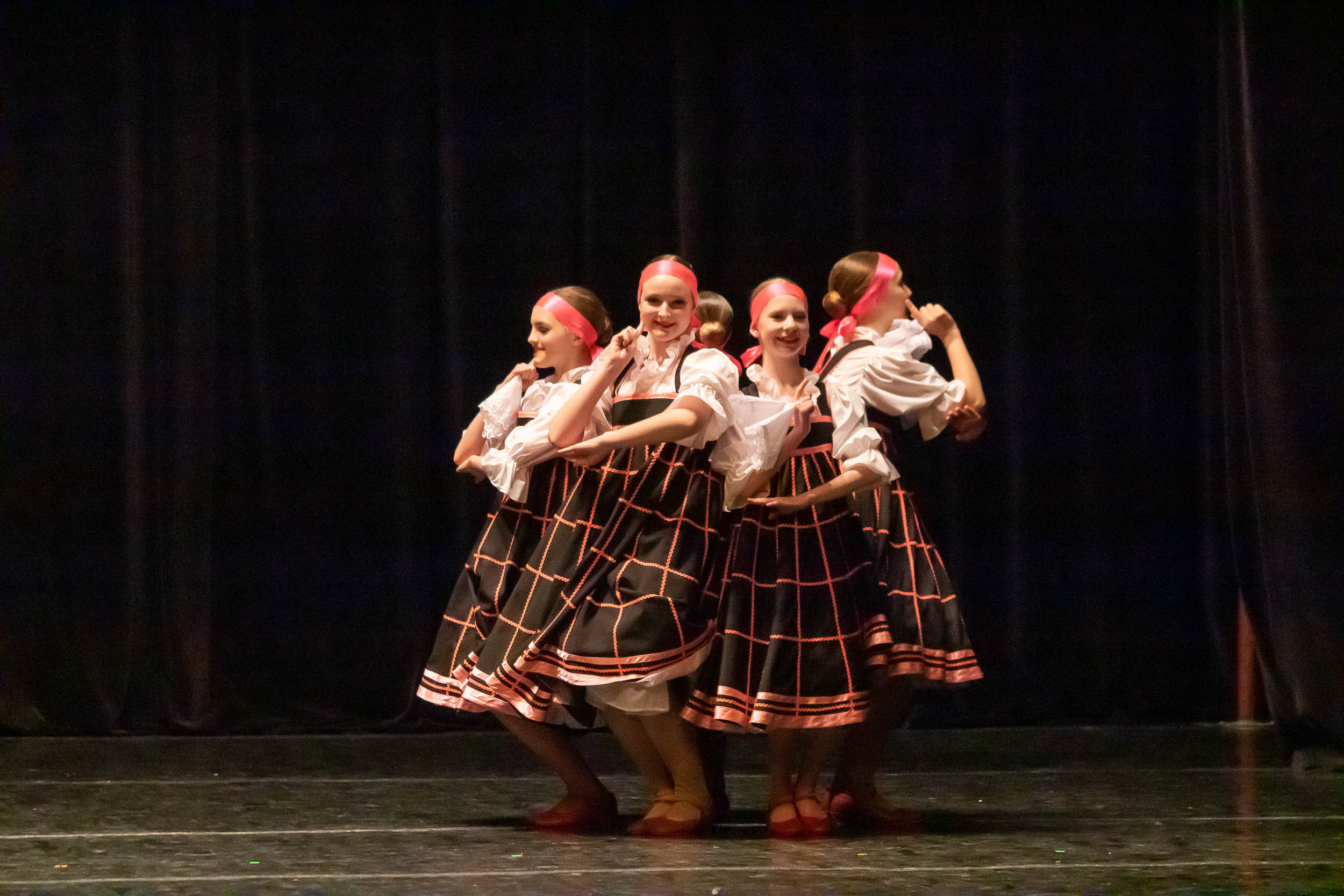 Отчетный концерт образцового хореографического ансамбля «СИРИН». Балетный фотограф в Москве Галина Молчанова