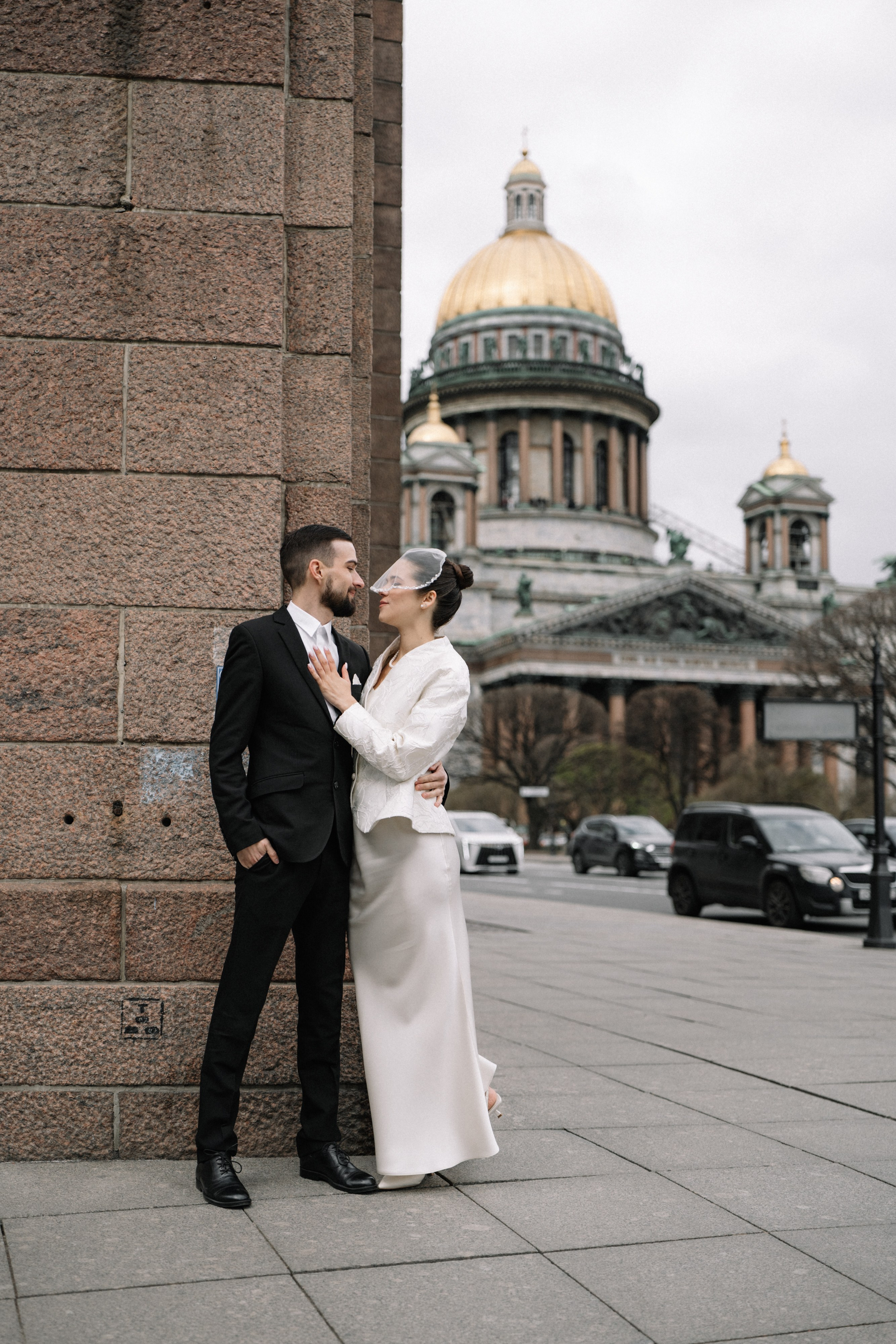 Свадебная фотосессия в Апреле в Петербурге. Свадебный фотограф Александр Невский в Санкт-Петербурге
