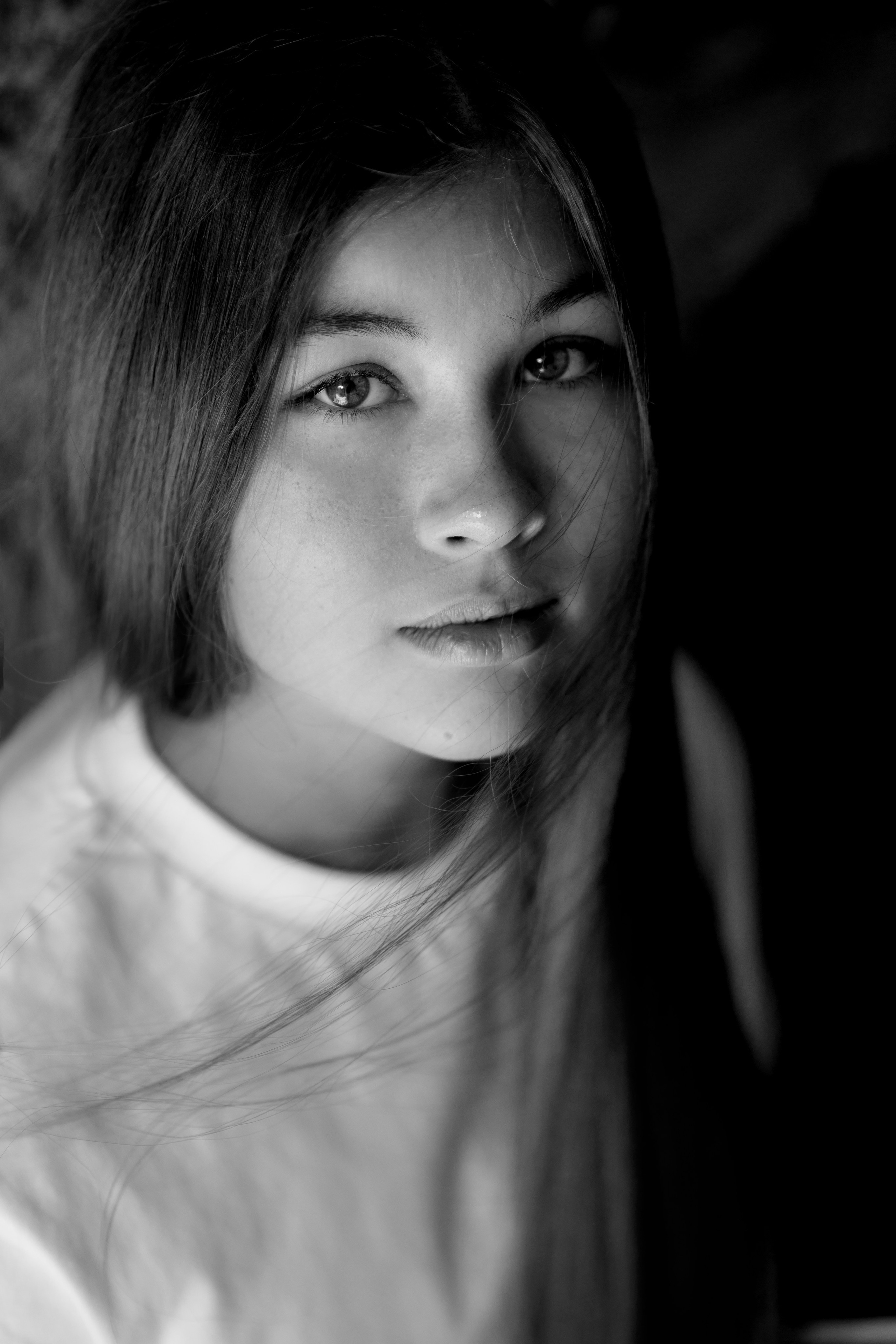 Фотосессия девочки подростка в старом городе. Главная