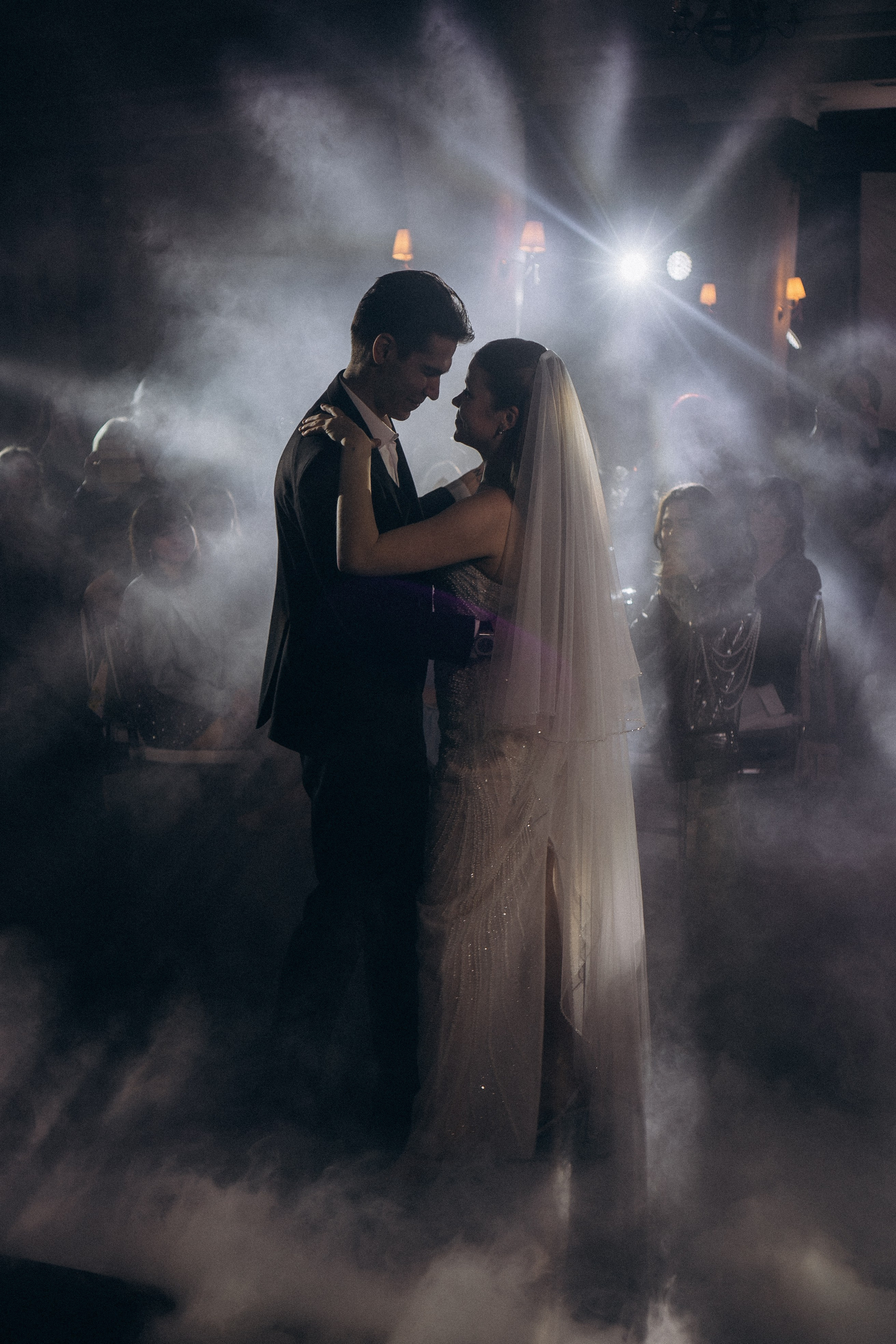 ПЕРВЫЙ ТАНЕЦ МОЛОДЫХ НА БАНКЕТЕ. ТРОГАТЕЛЬНЫЙ МОМЕНТ (СНЯТО В СИБИРЕ В НИЖНЕВАРТОВСКЕ). Профессиональный фотограф, Санкт-Петербург — Виктория Богомолова