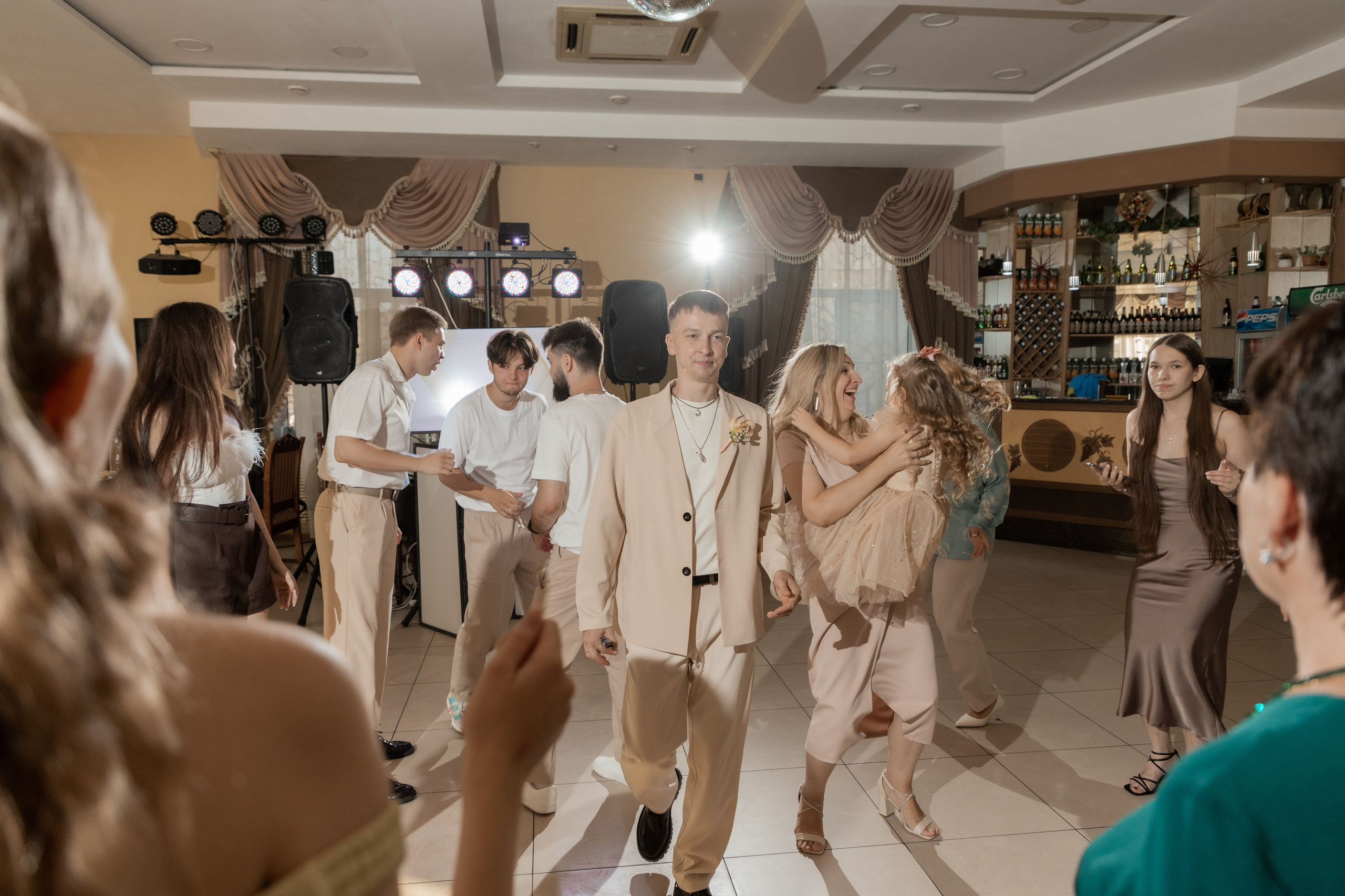 Роман и Александра (банкет). Свадебный фотограф Ангелина Сунгатулина | Саратов | Балаково | Вольск