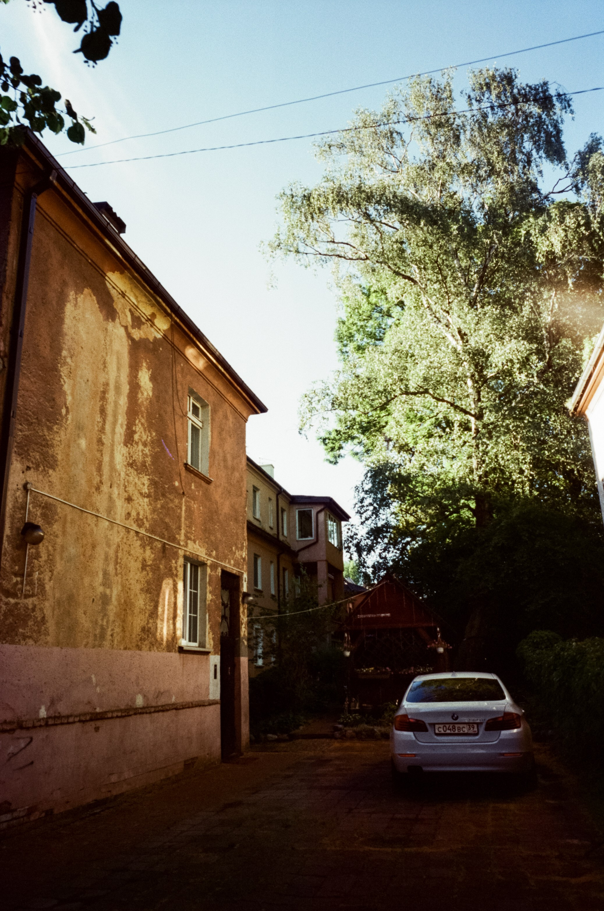 Прогулка от Площади Победы к Amalienau в golden hour. Фотограф-документалист Мария Осокина