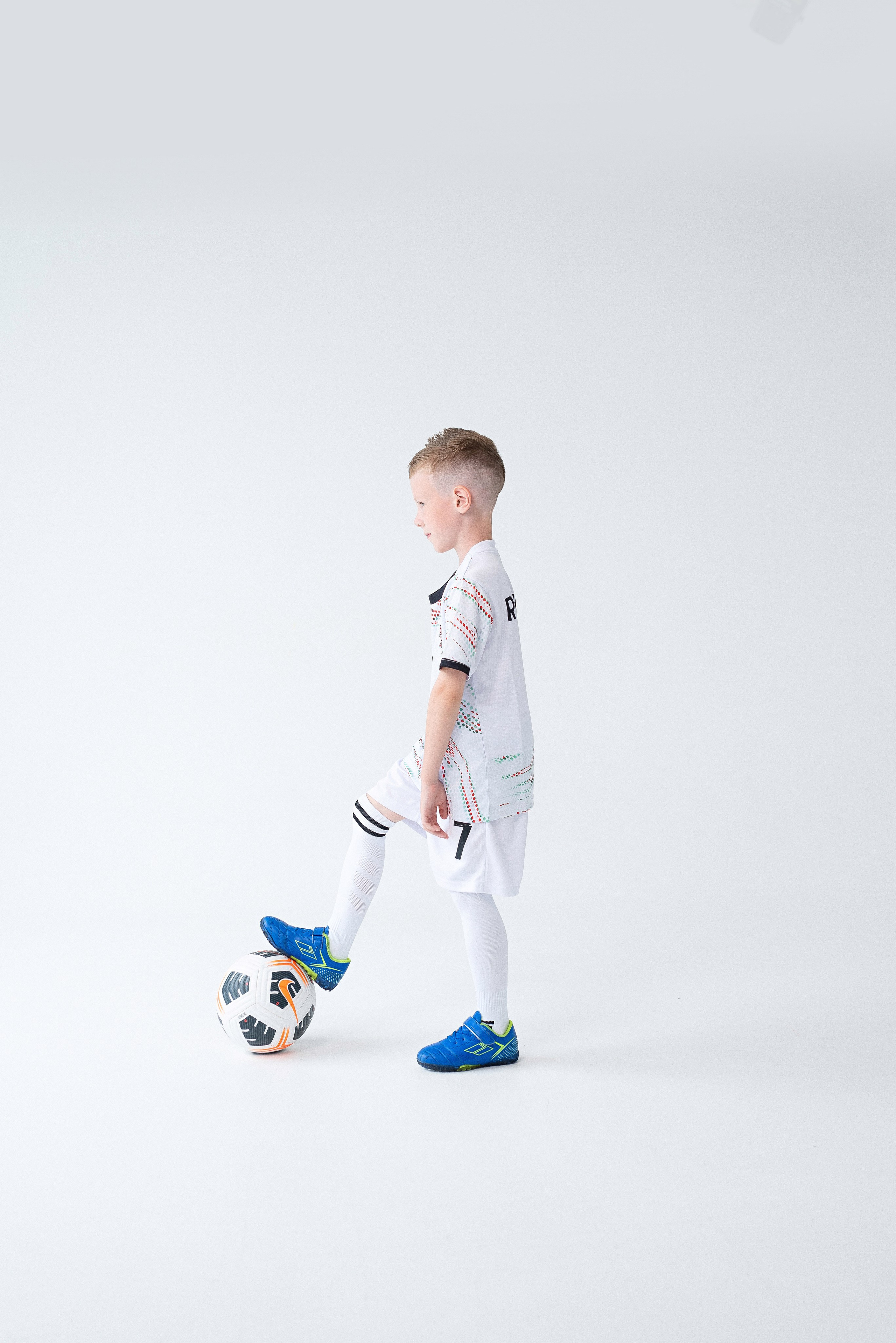 Портреты учеников и воспитанников детских садов и школ для выпускных альбомов и семейных фотокниг в Сургуте и Нефтеюганске.