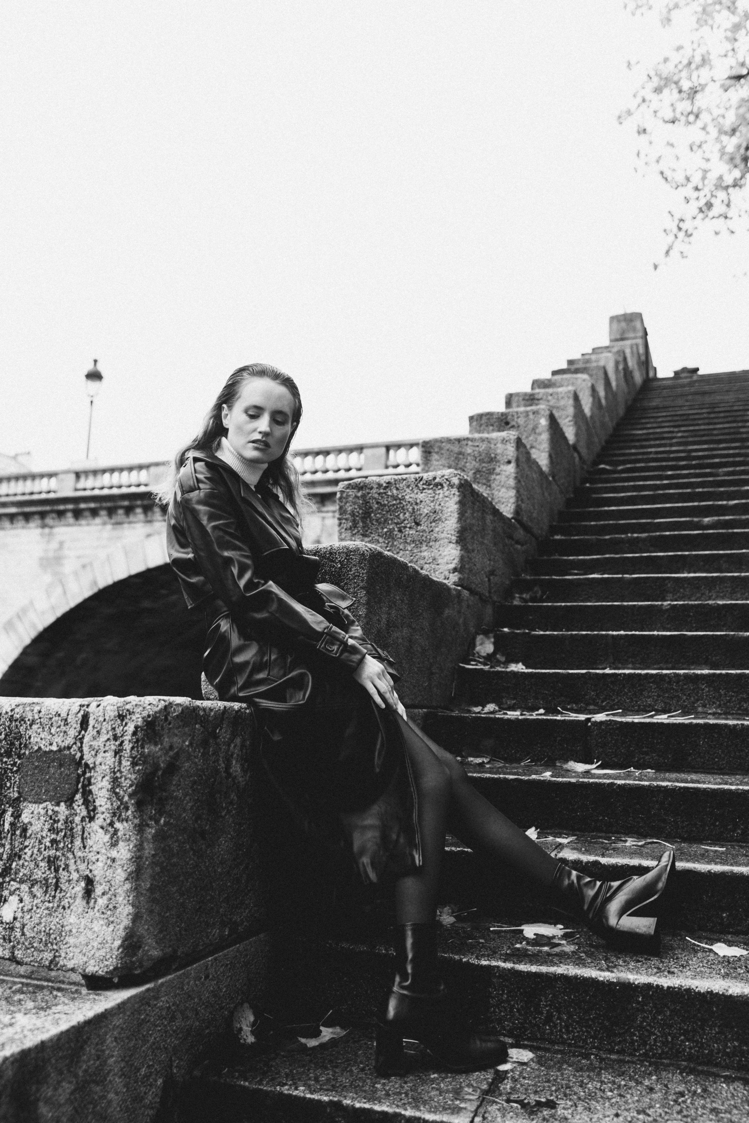 Femme fatale. Photographer in Paris