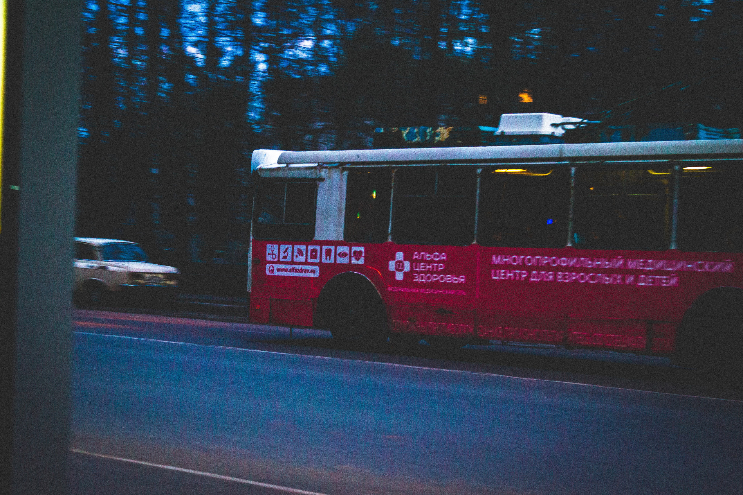 На телефоне. Den Mirov — Фотограф, Музыкант