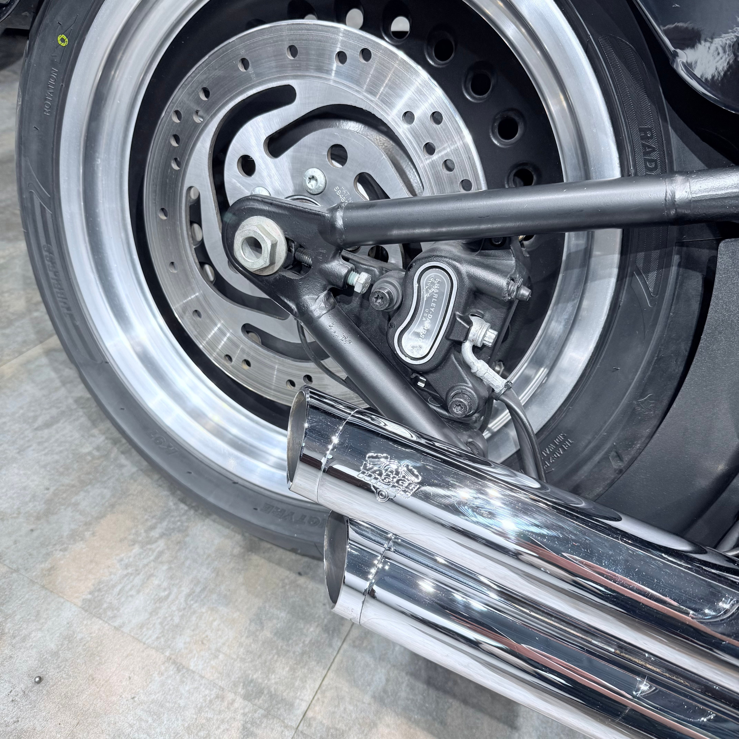 2011 Fat Boy АВS Vivd Вlаck Vanсе & Hinеs. Hello Davidson, Москва. Только хорошие мотоциклы…