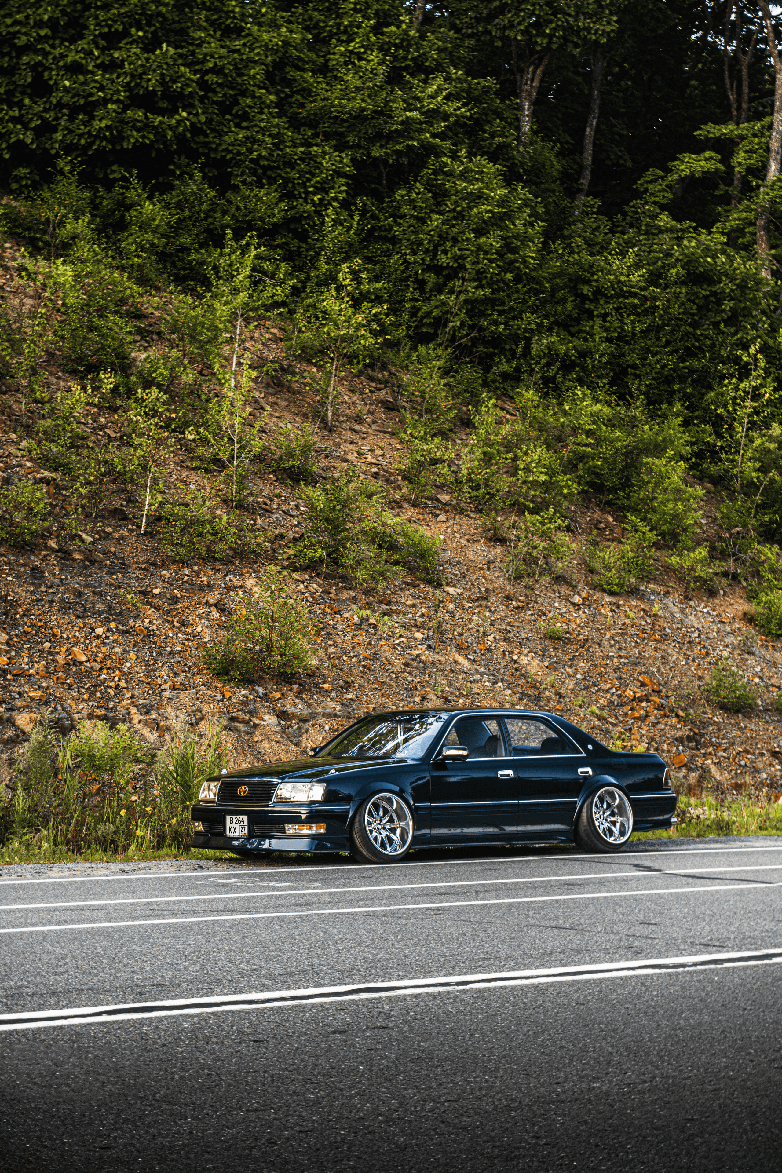 Toyota Crown S155: бриллиант в стенс-короне Владивостока