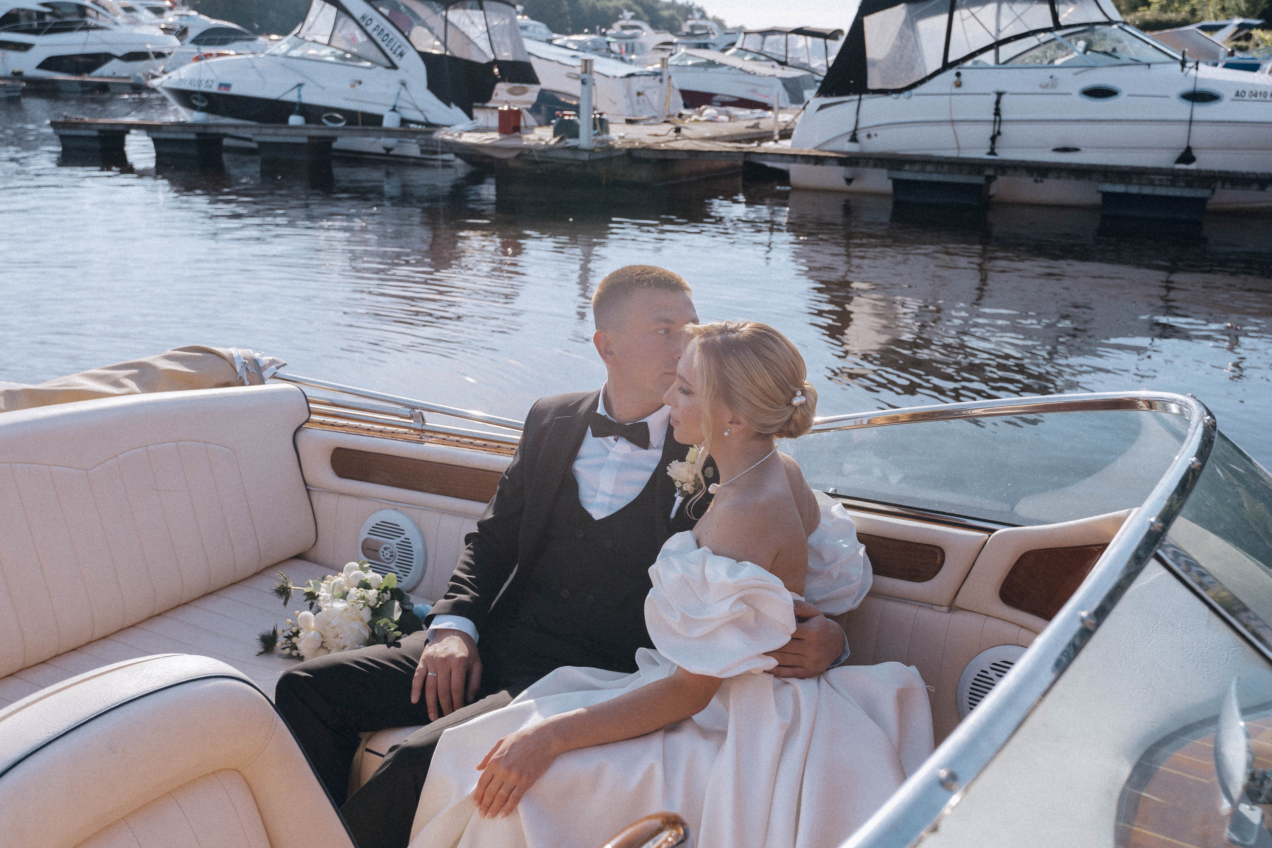 СВАДЕНБНАЯ СЬЕМКА НА КАТЕРЕ ПО КАНАЛАМ САНКТ-ПЕТЕРБУРГА И В АКВАТОРИИ НЕВЫ. Профессиональный фотограф, Санкт-Петербург — Виктория Богомолова