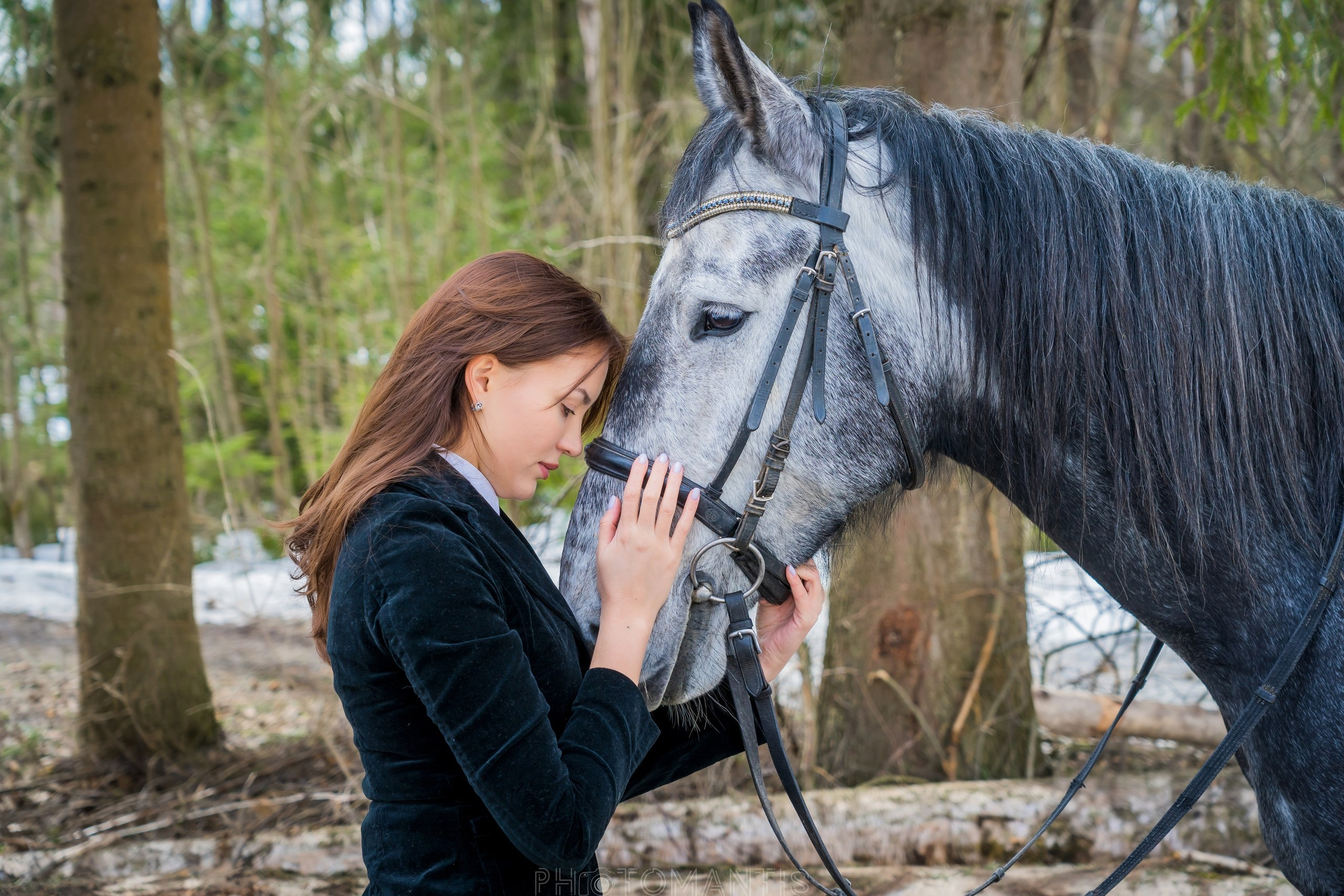 Девушки с лошадками. Photomantis