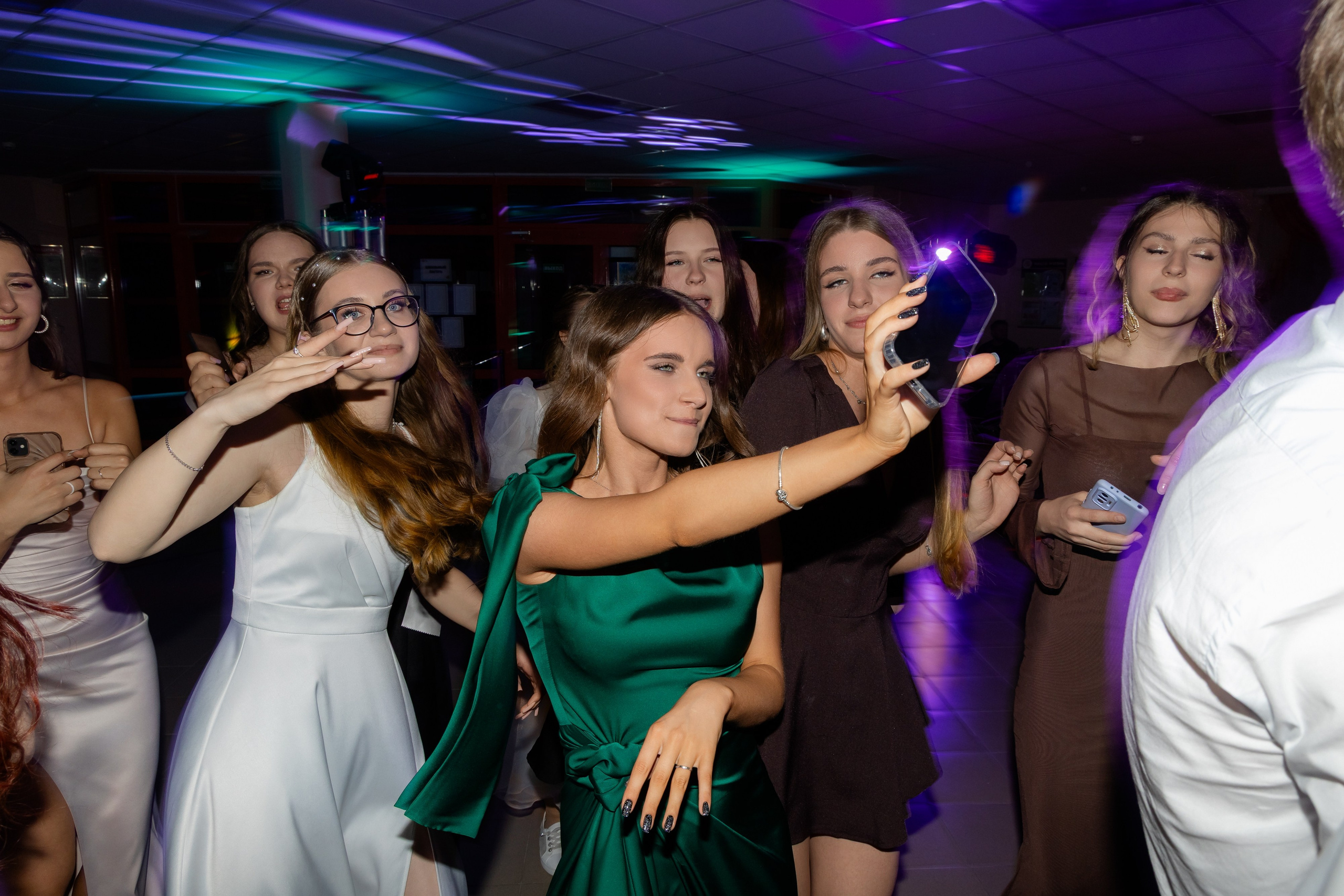 Школьный выпускной 2025 год в Минске, Беларуси. Свадебный фотограф в Минске/Беларуси Сергей Спиридонов