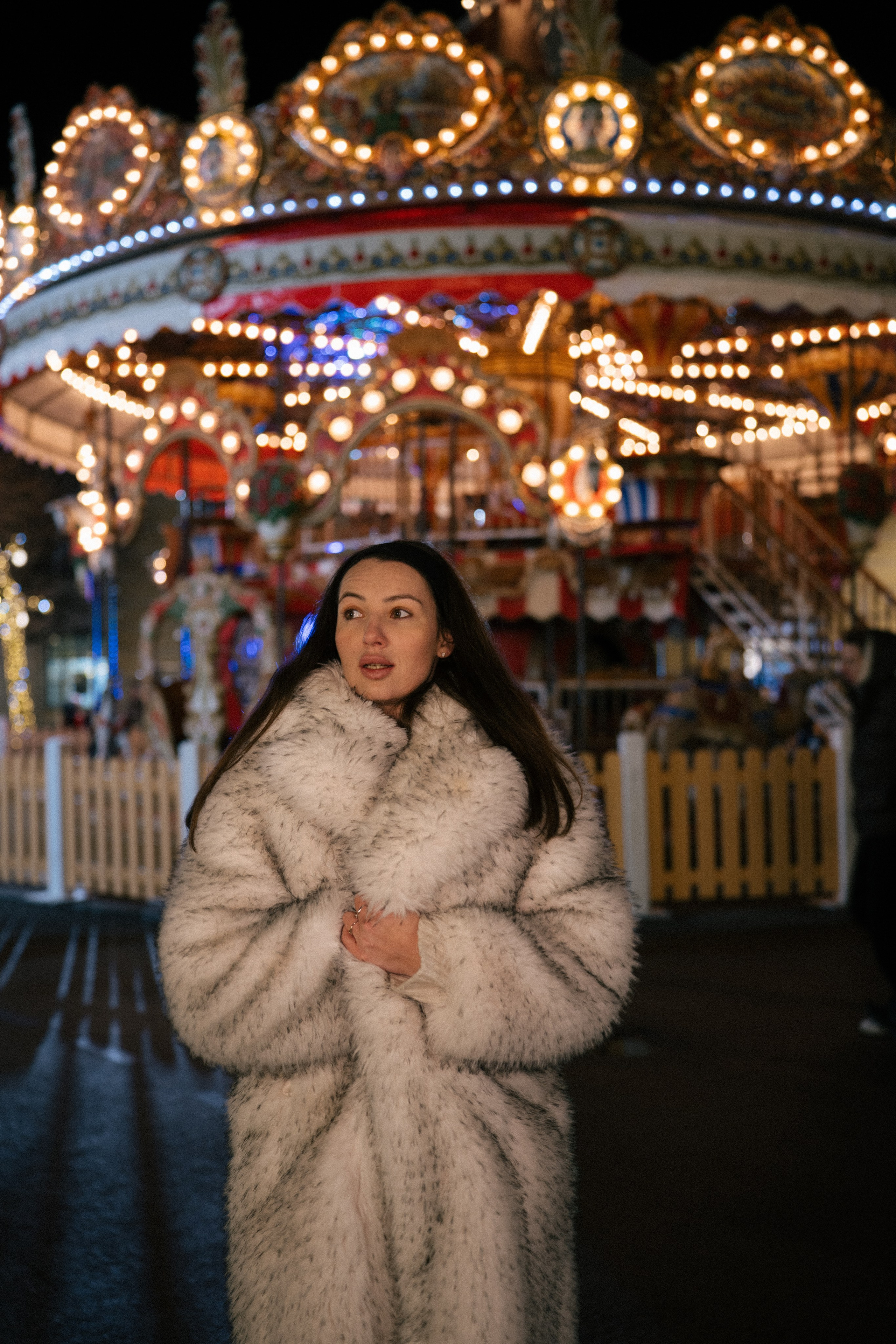 ПРОГУЛКА НА МАНЕЖНОЙ ПЛОЩАДИ ДЛЯ ДЕВУШКИ ПЕРЕД НОВЫМ ГОДОМ (НОВОГОДНЯЯ ФОТОСЕССИИЯ НА МАНЕЖНОЙ ПЛОЩАДИ). Профессиональный фотограф, Санкт-Петербург — Виктория Богомолова