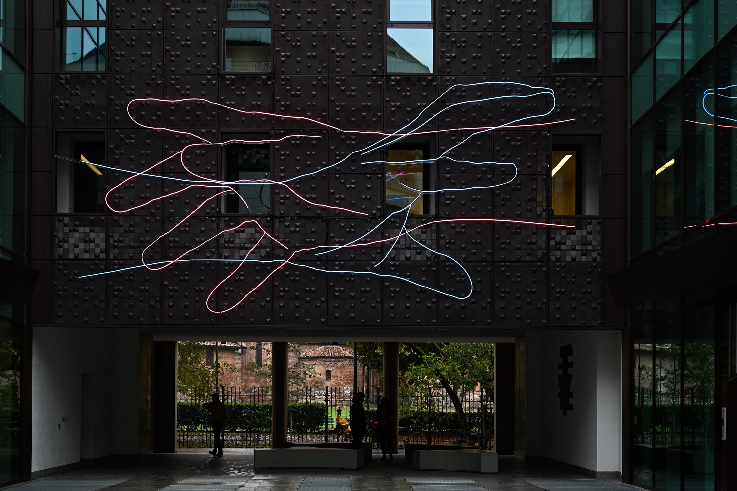 Milano: Navigli, City, Trams. Фотограф Минск