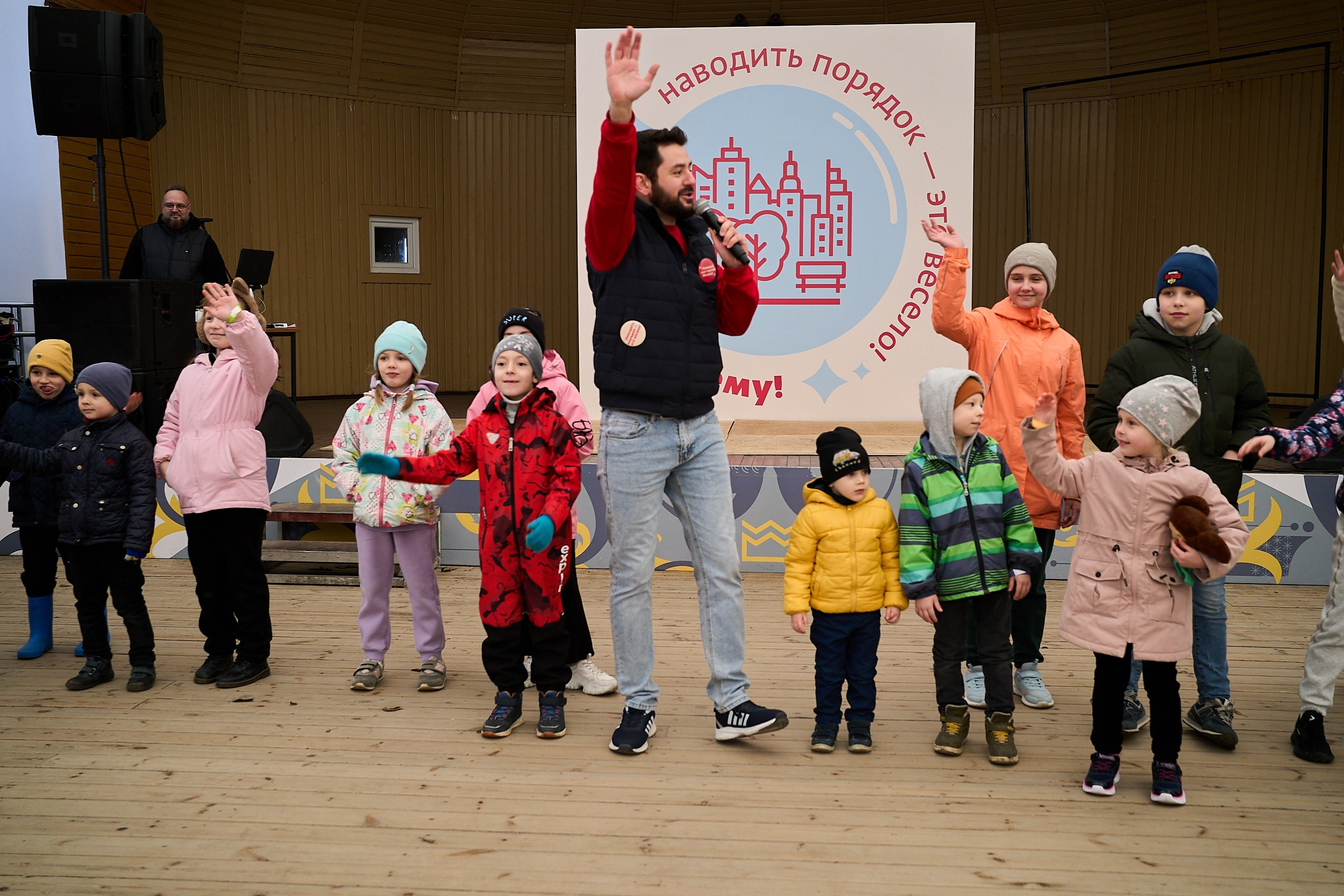 Субботник у Управления делами Мэра и Правительства Москвы. Фотограф и Видеограф в Москве. Олег Корушев