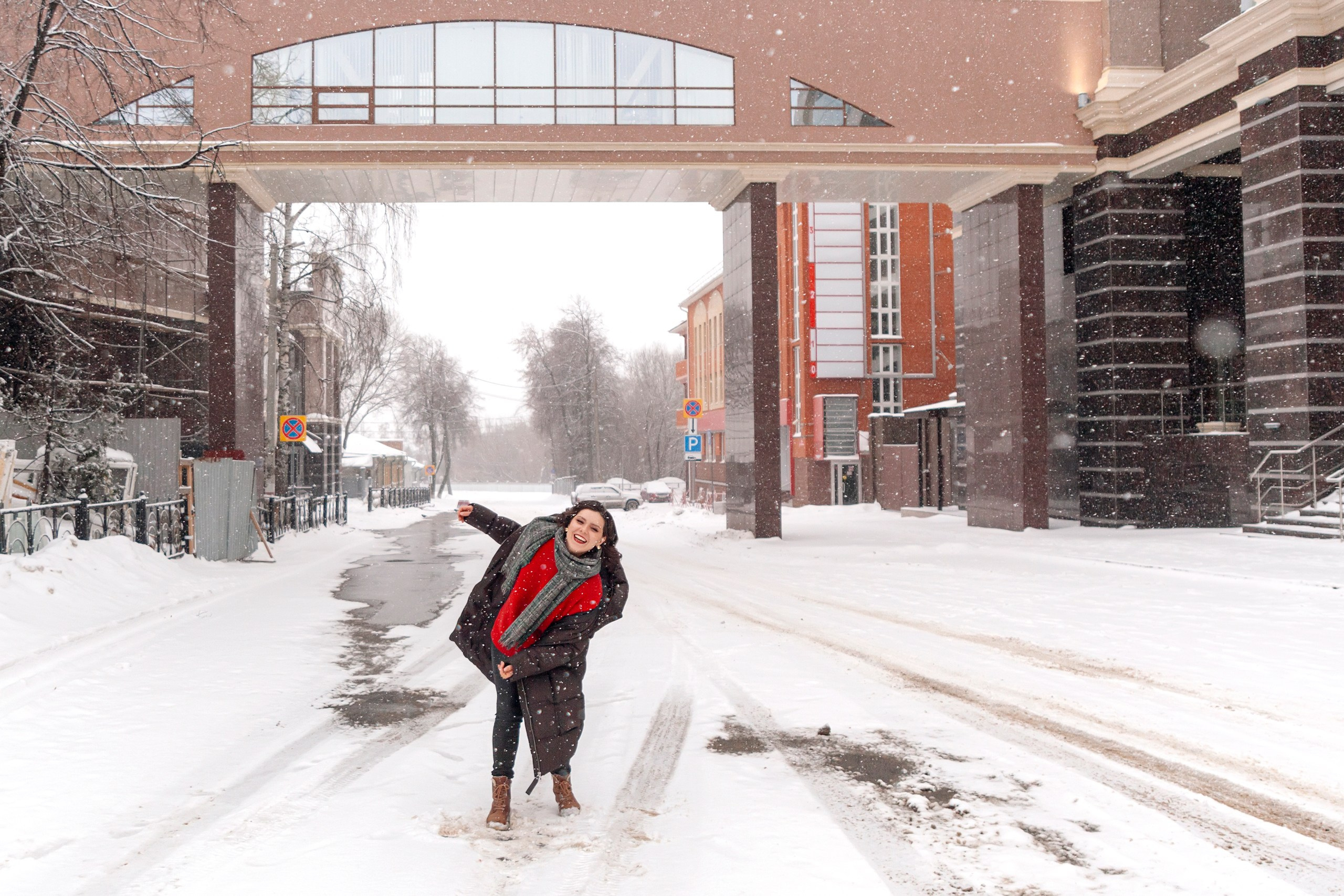 Динамичное позирование в городских локациях