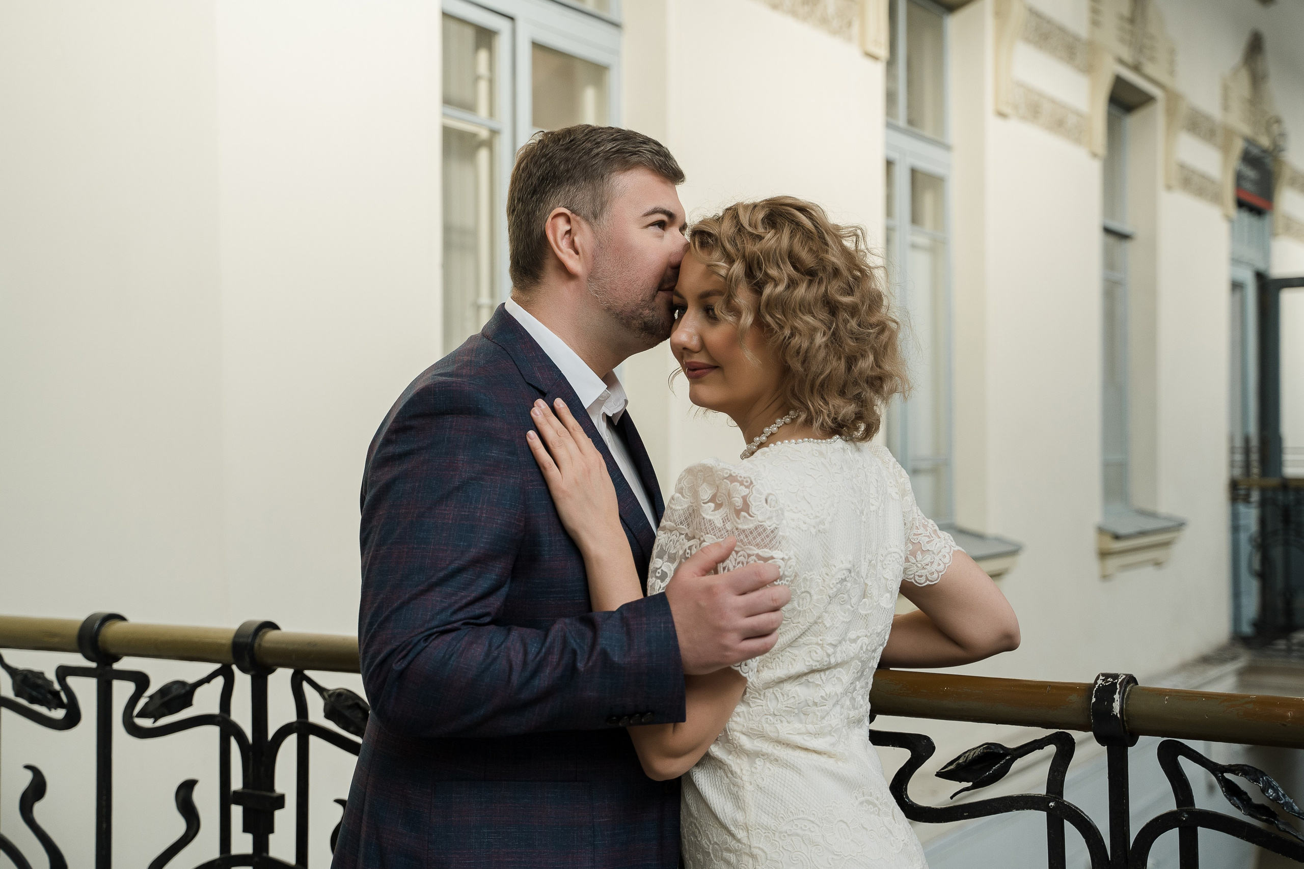 Свадебная фотосессия на Витебском вокзале. Свадебный и семейный фотограф в Пушкине и Санкт-Петербурге Мария Филиппова