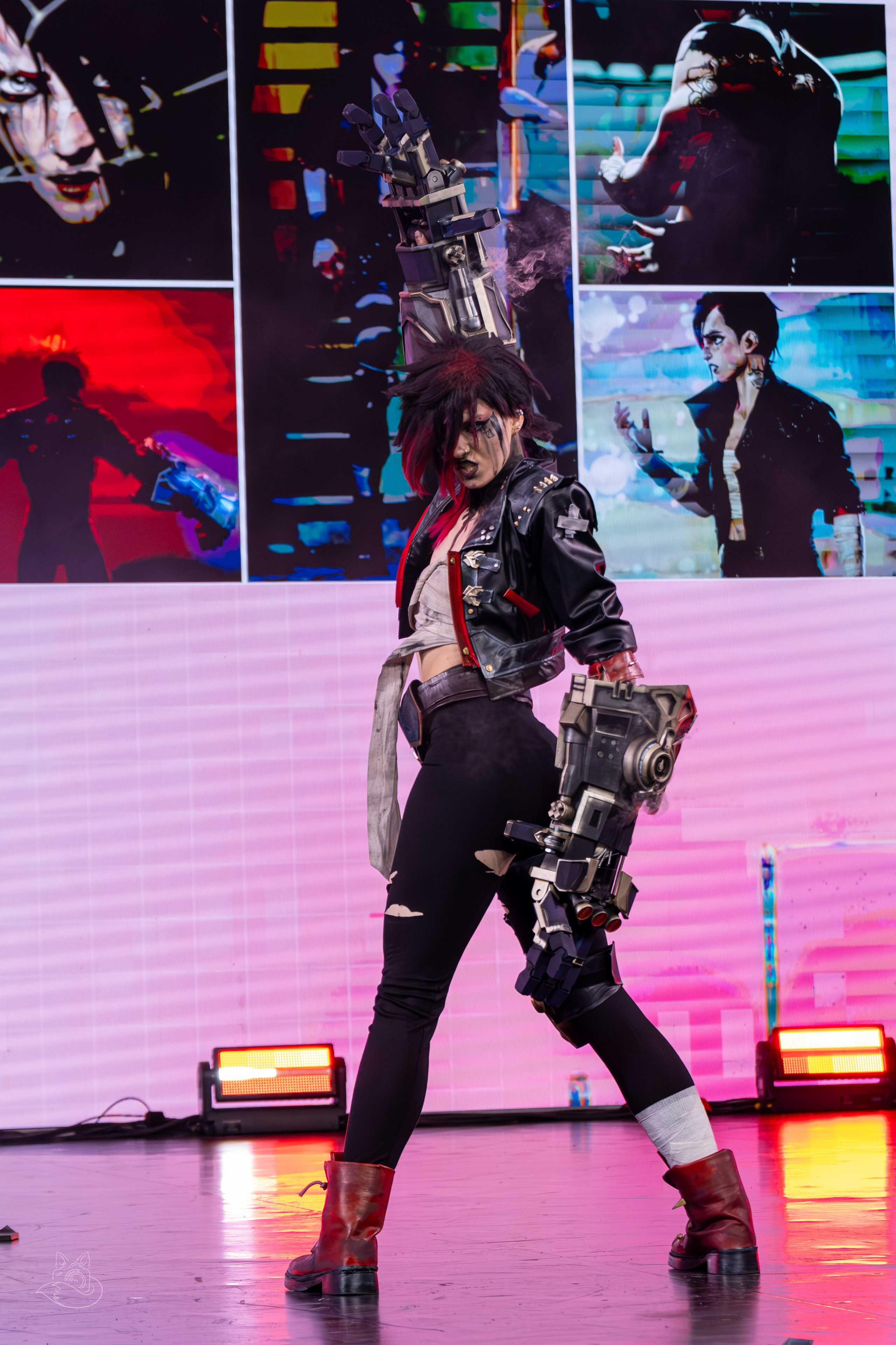 Сцена РЭД ЭКСПО 2024. Косплей фотограф