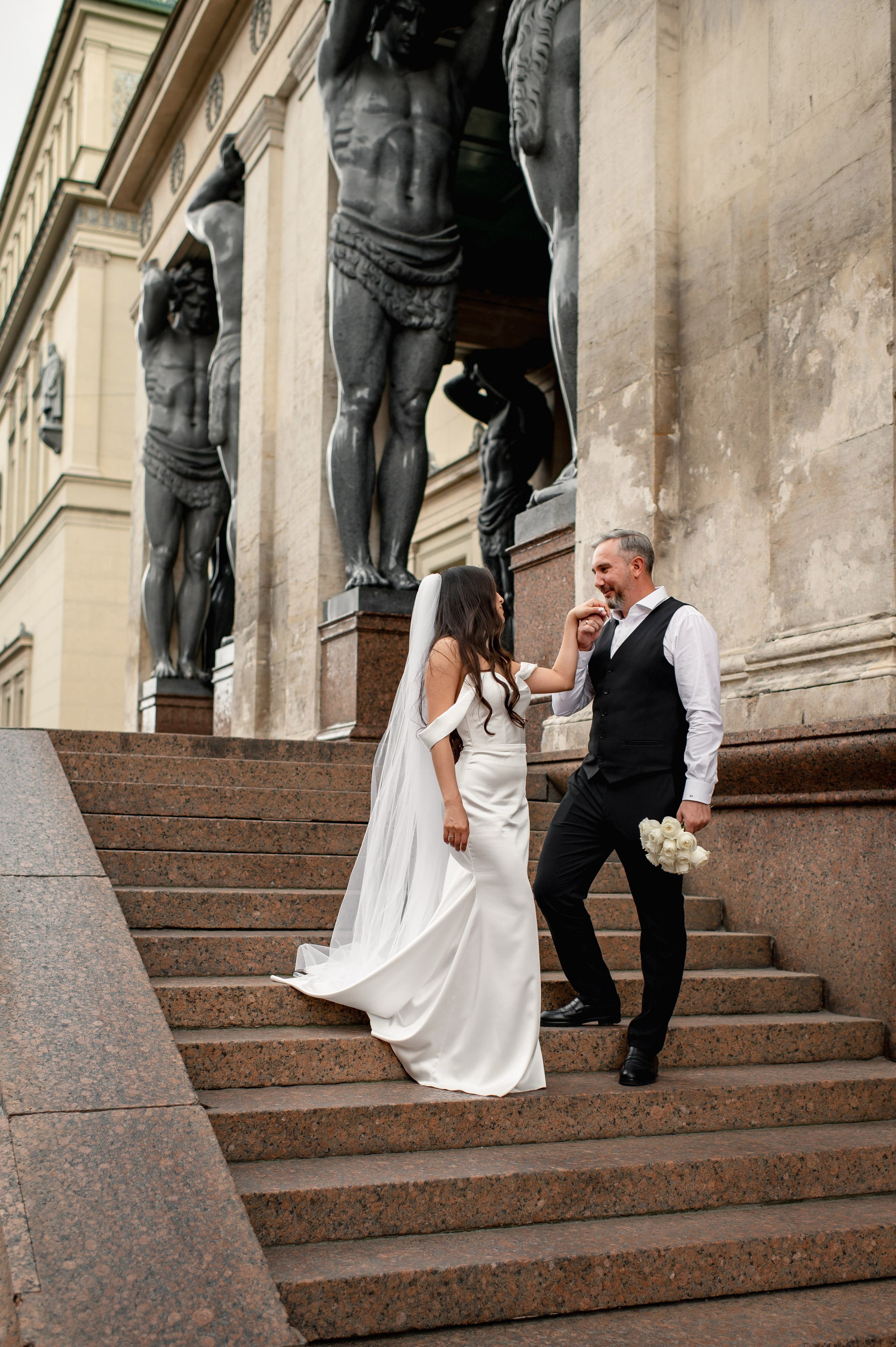 Классическая свадебная фотосессия Аины и Антона по самым красивым местам для свадебной прогулки в Санкт-Петербурге. Портретный, семейный и свадебный фотограф в Санкт-Петербурге и в Пушкине Ширяев Денис