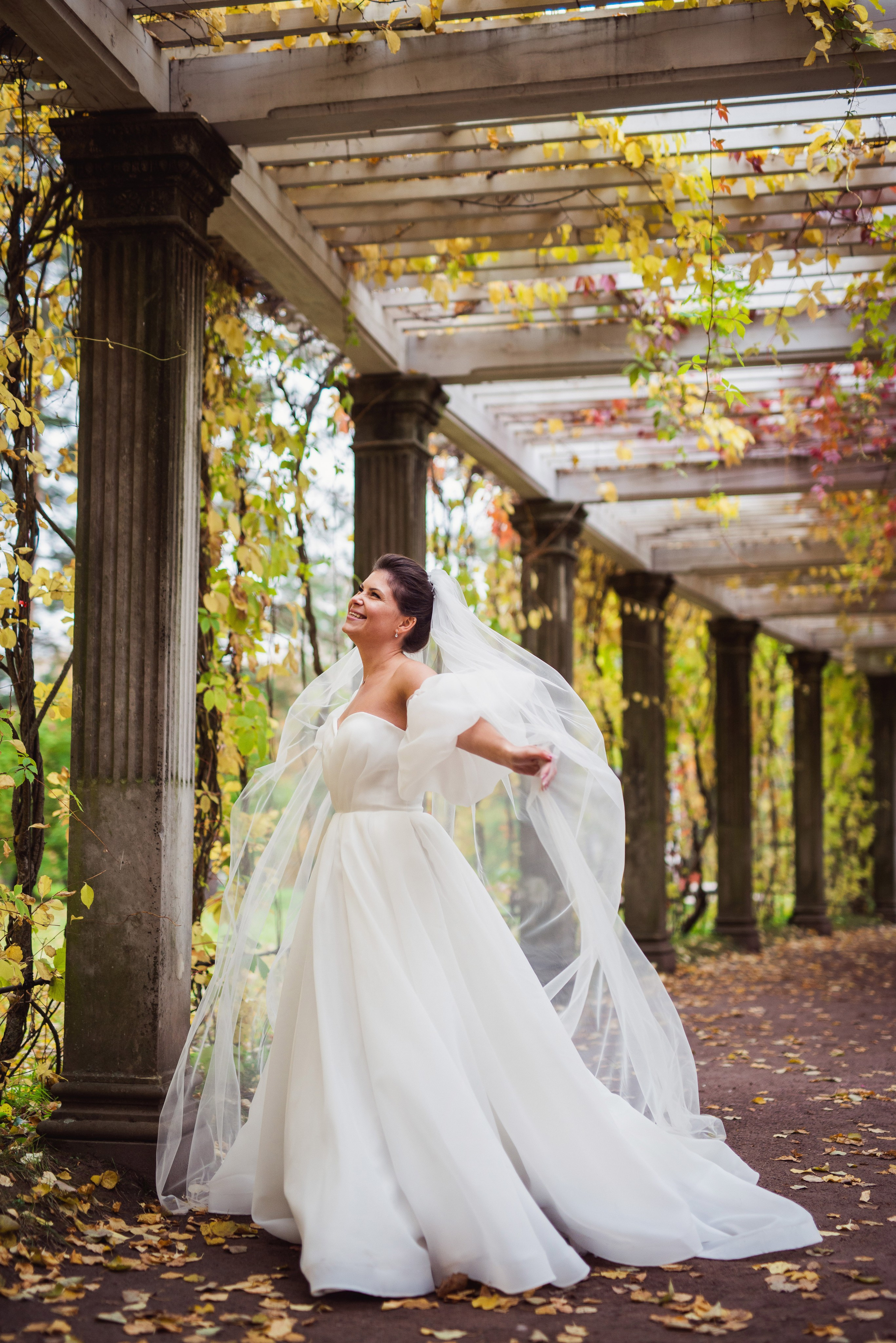 Осенняя свадебная прогулка в Екатерининском парке в Пушкине. Портретный, семейный и свадебный фотограф в Санкт-Петербурге и в Пушкине Ширяев Денис