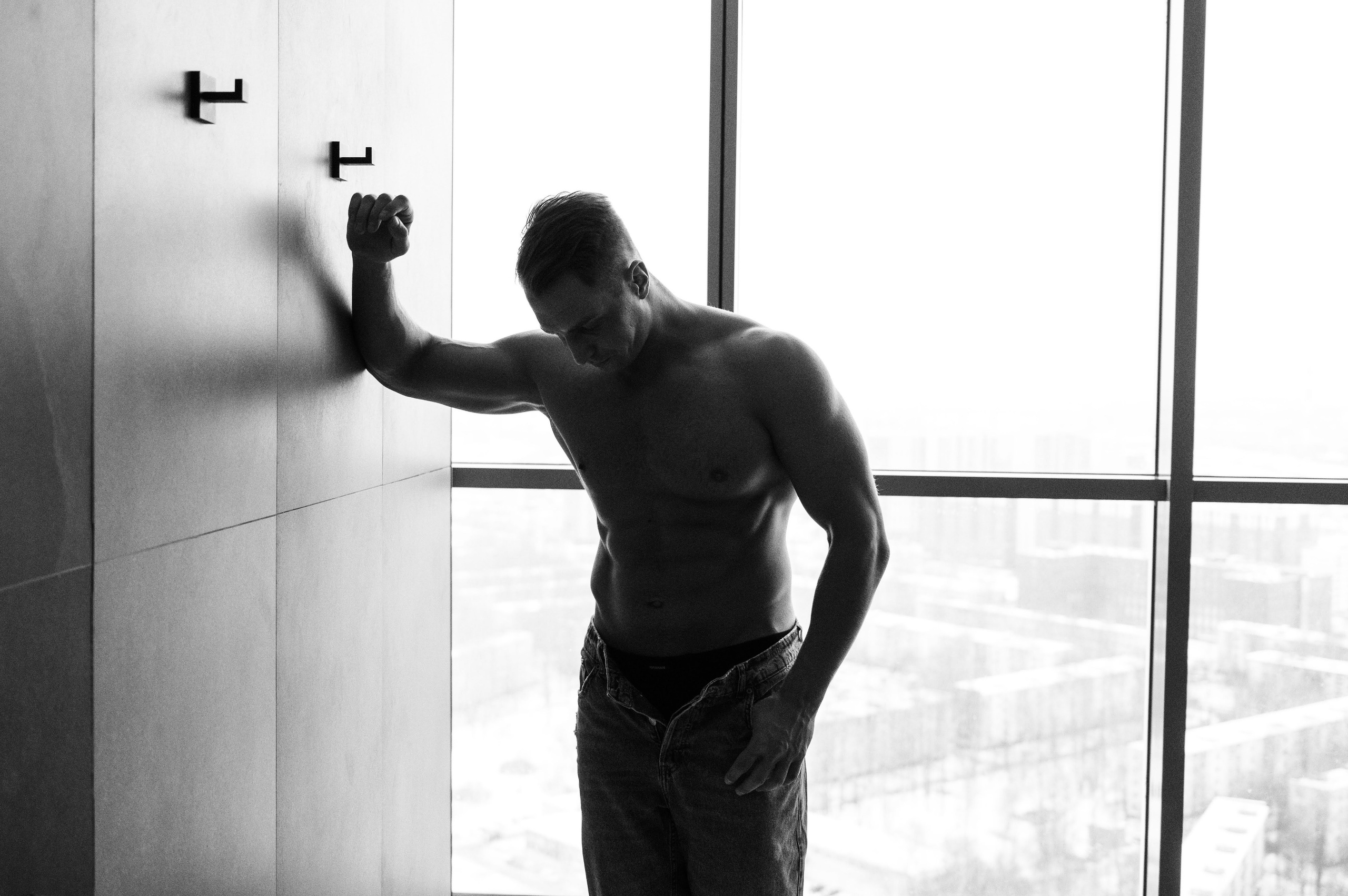 Андрей. Профессиональный фотограф беременности в СПБ. Стильные фотосессии беременности в стиле минимализм и классическая фотография