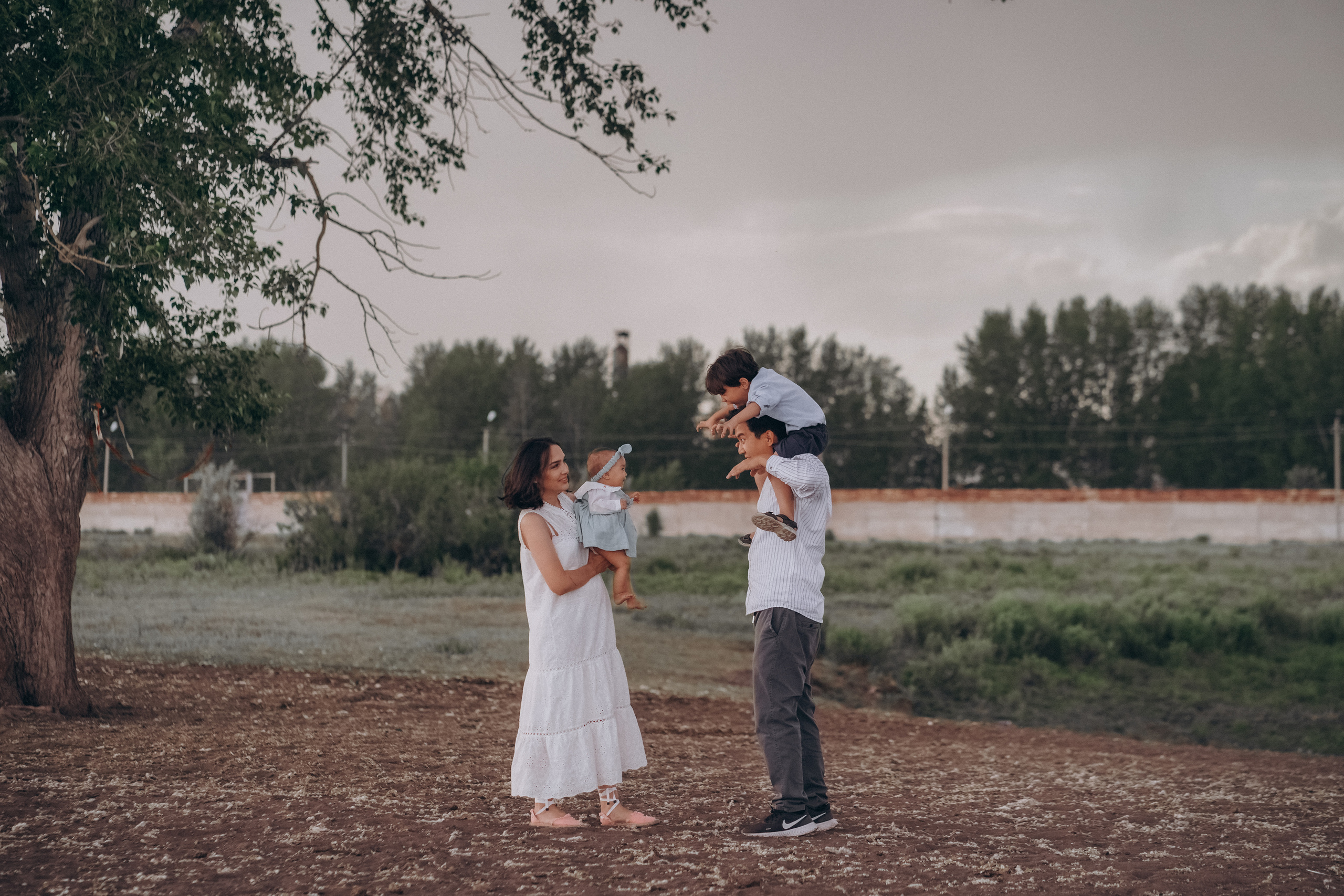 Алинур, Аниса, Жан, Луа. Надежда Виховская — семейный фотограф в Астане