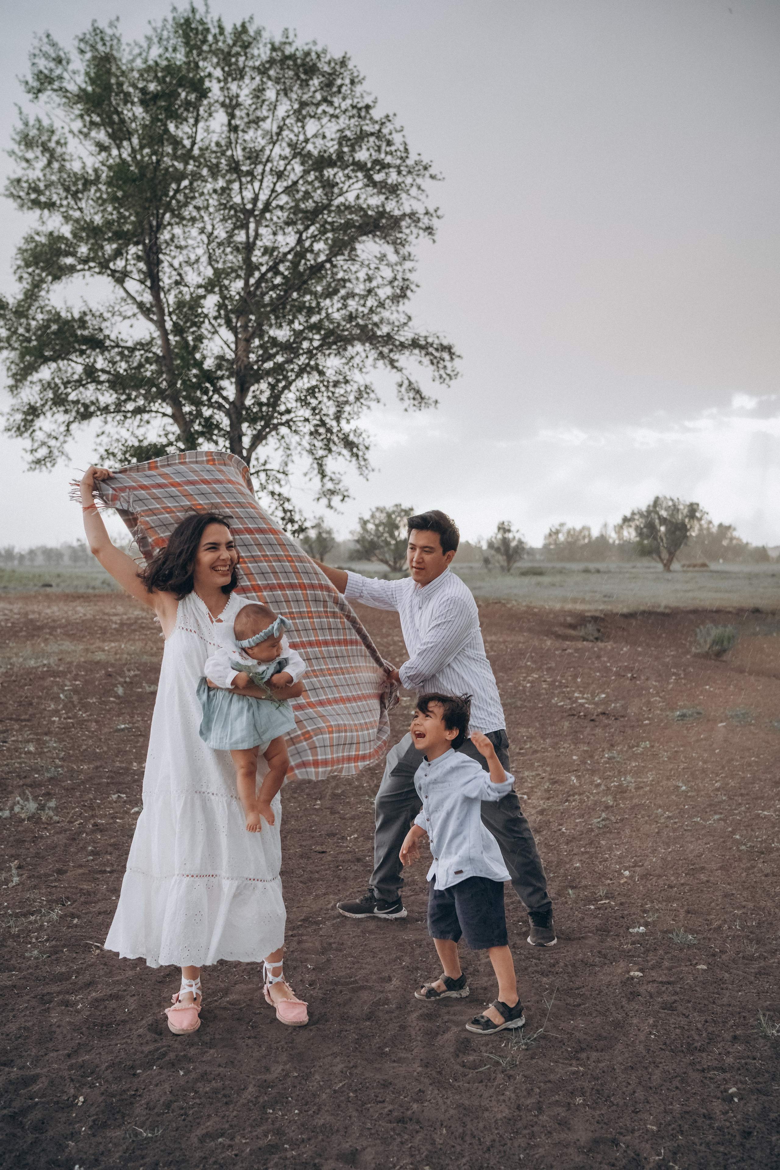 Алинур, Аниса, Жан, Луа. Надежда Виховская — семейный фотограф в Астане