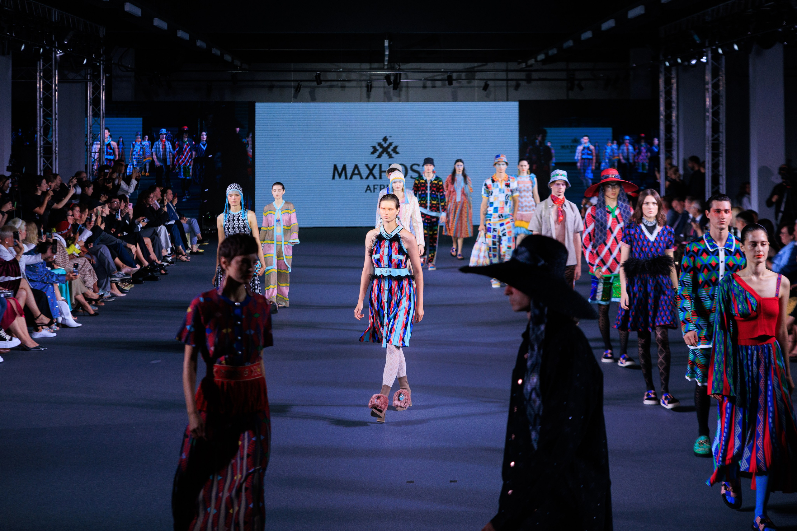 Фотограф для модного показа. Контент для бизнеса в Екатеринбурге Полдень Медиа