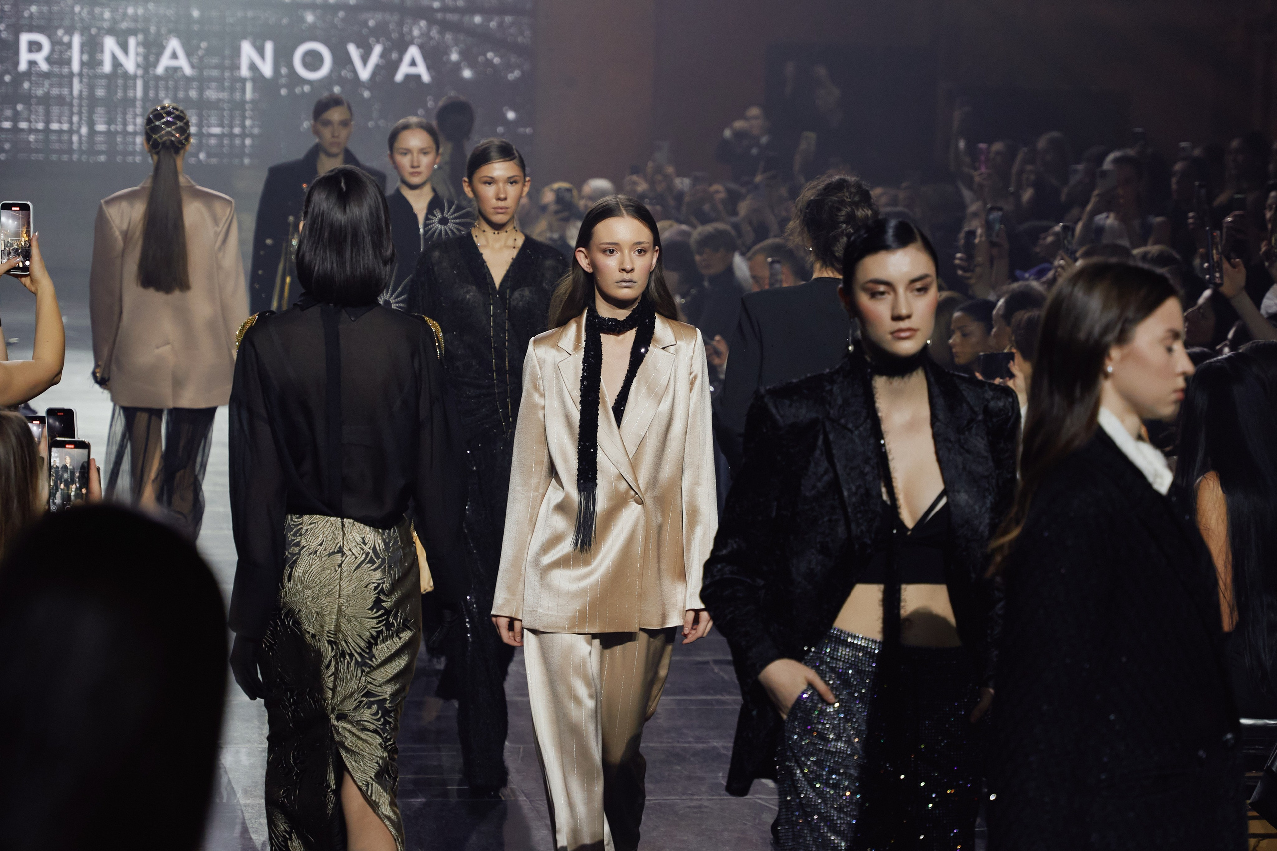 Показ KAMERGER | ODETTA. Свадебный фотограф и видеограф из Санкт-Петербурга Агарков Никита