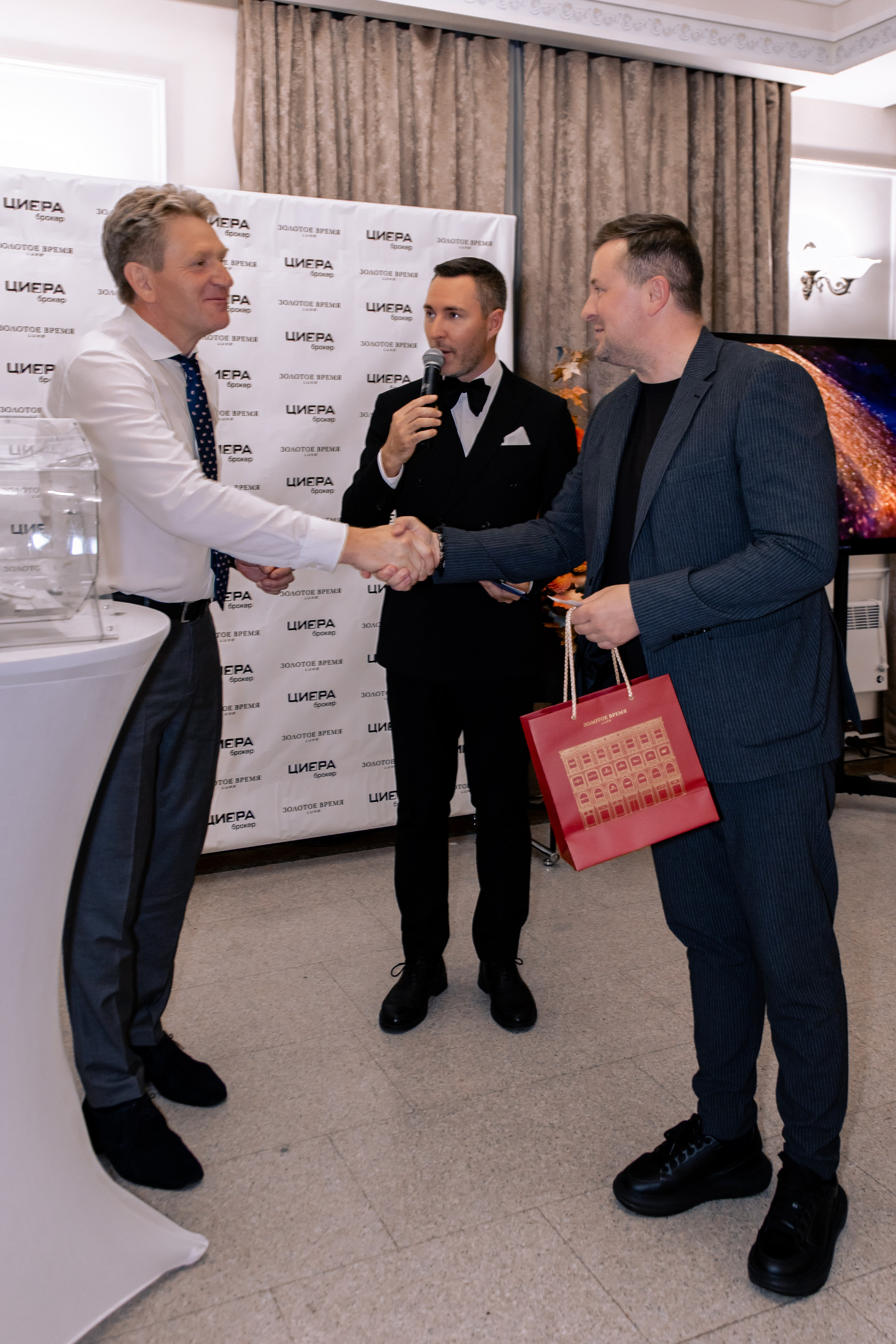 ЗОЛОТОЕ ВРЕМЯ LUXE. МЕДИА-РЕСУРС ХАБАРОВСК / Фотоотчеты / Репортажи / События