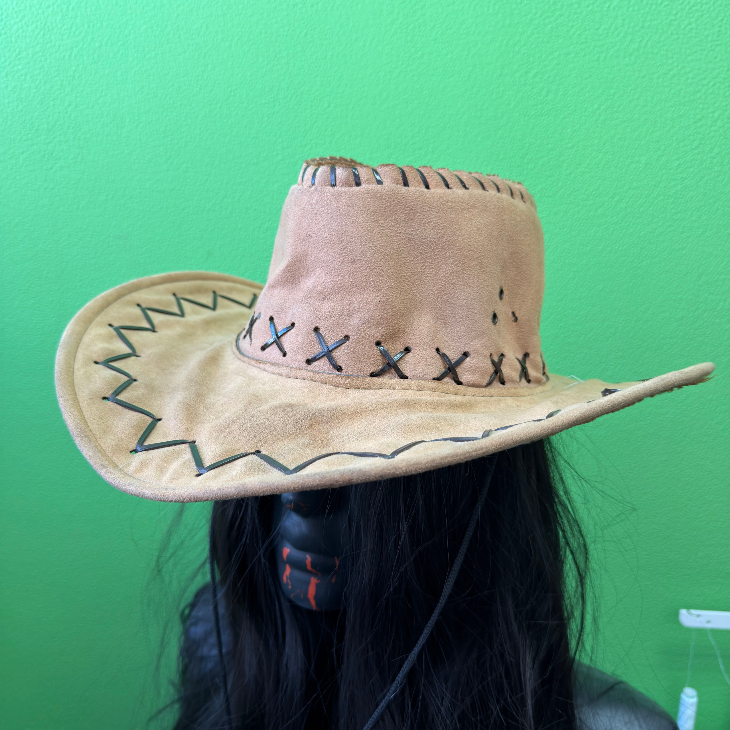 Головные уборы в аренду. Аренда костюмов, платьев и реквизита для фотосессий на Камчатке