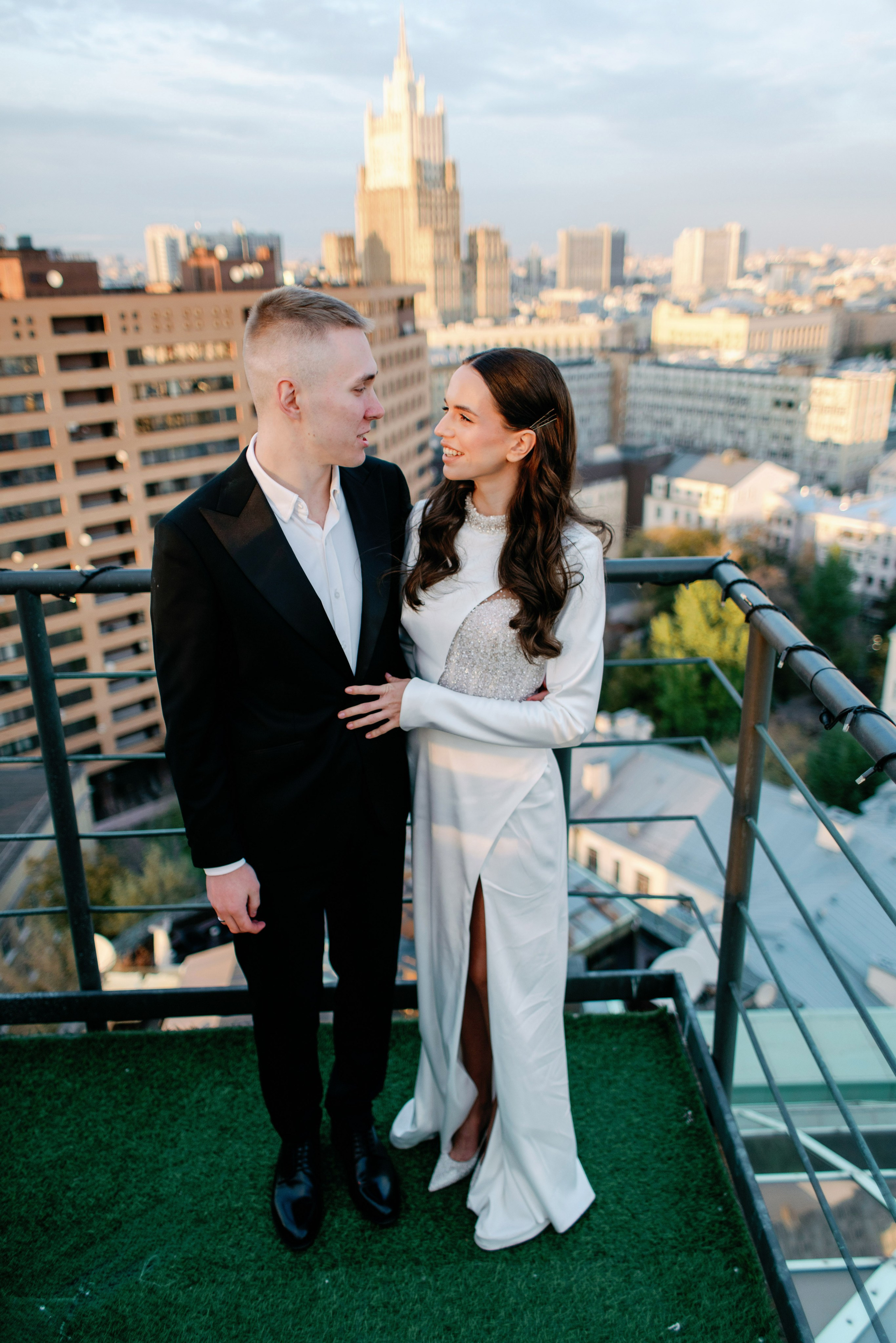 Свадьба для двоих в Москве, фотосессия на крыше, сборы, прогулка в Barvikha Luxury Village